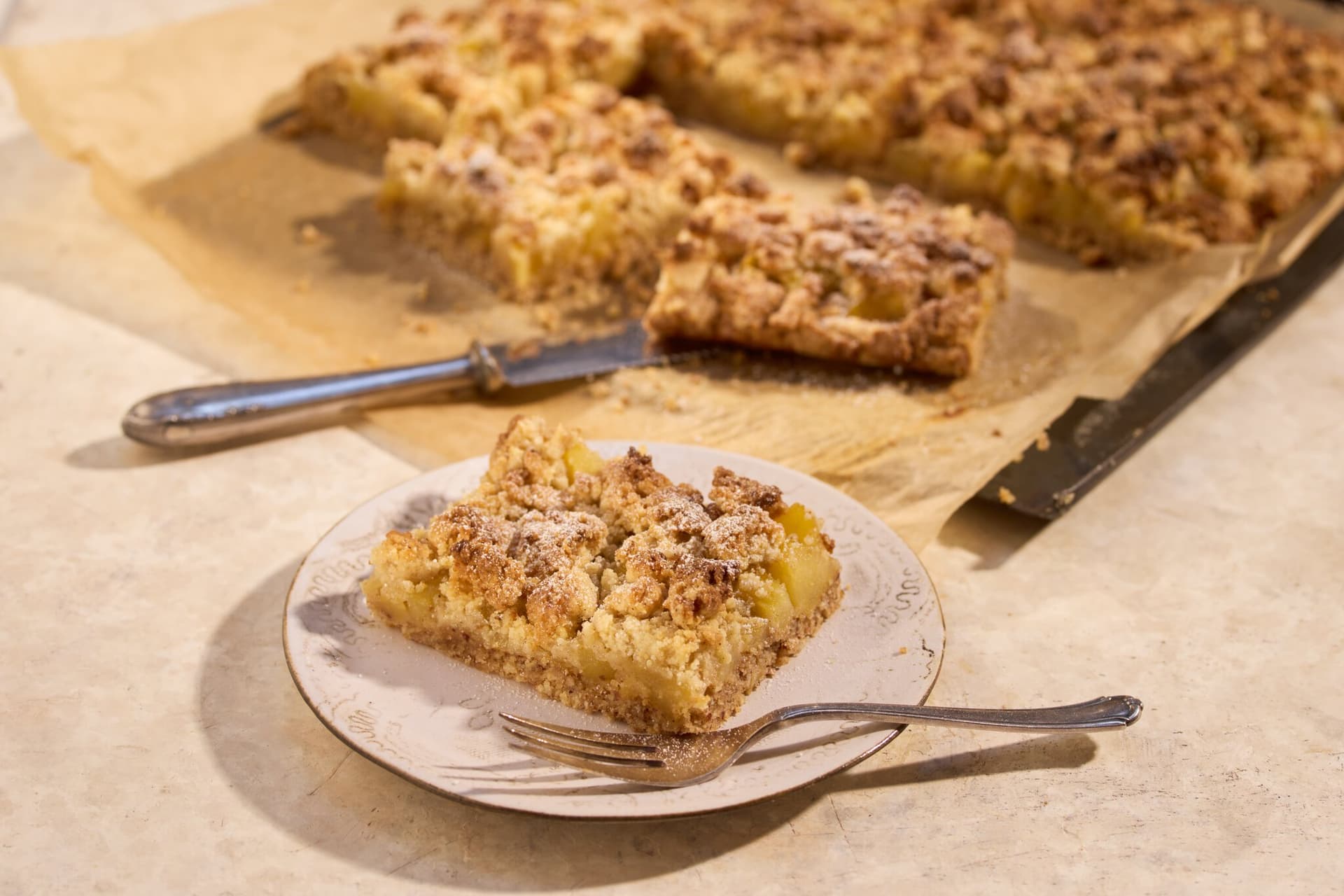 Apfelkuchen mit Marzipanstreuseln