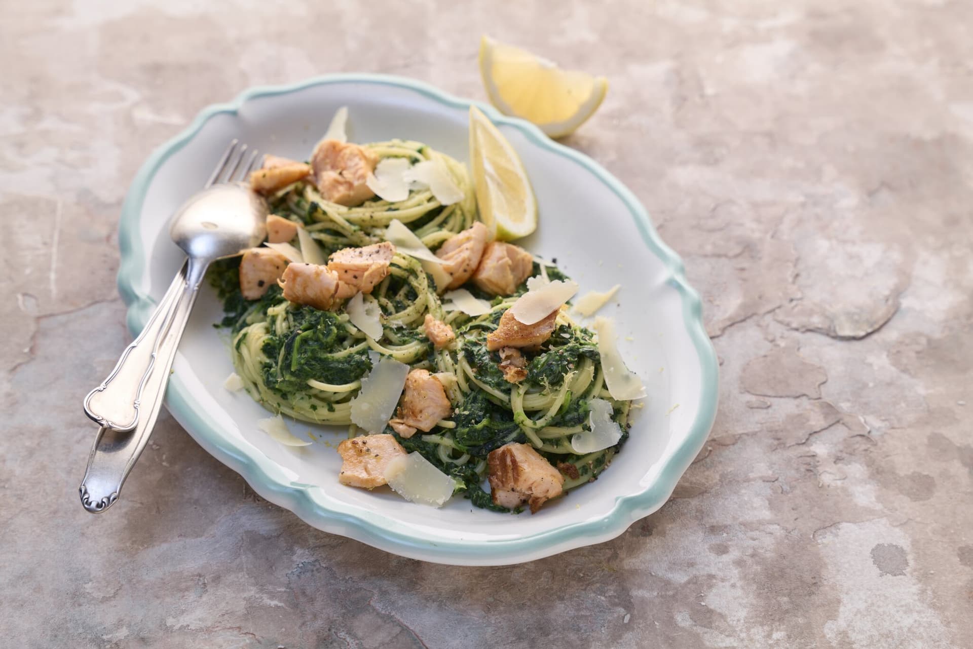 5-Zutaten Lachs-Spinat-Pasta