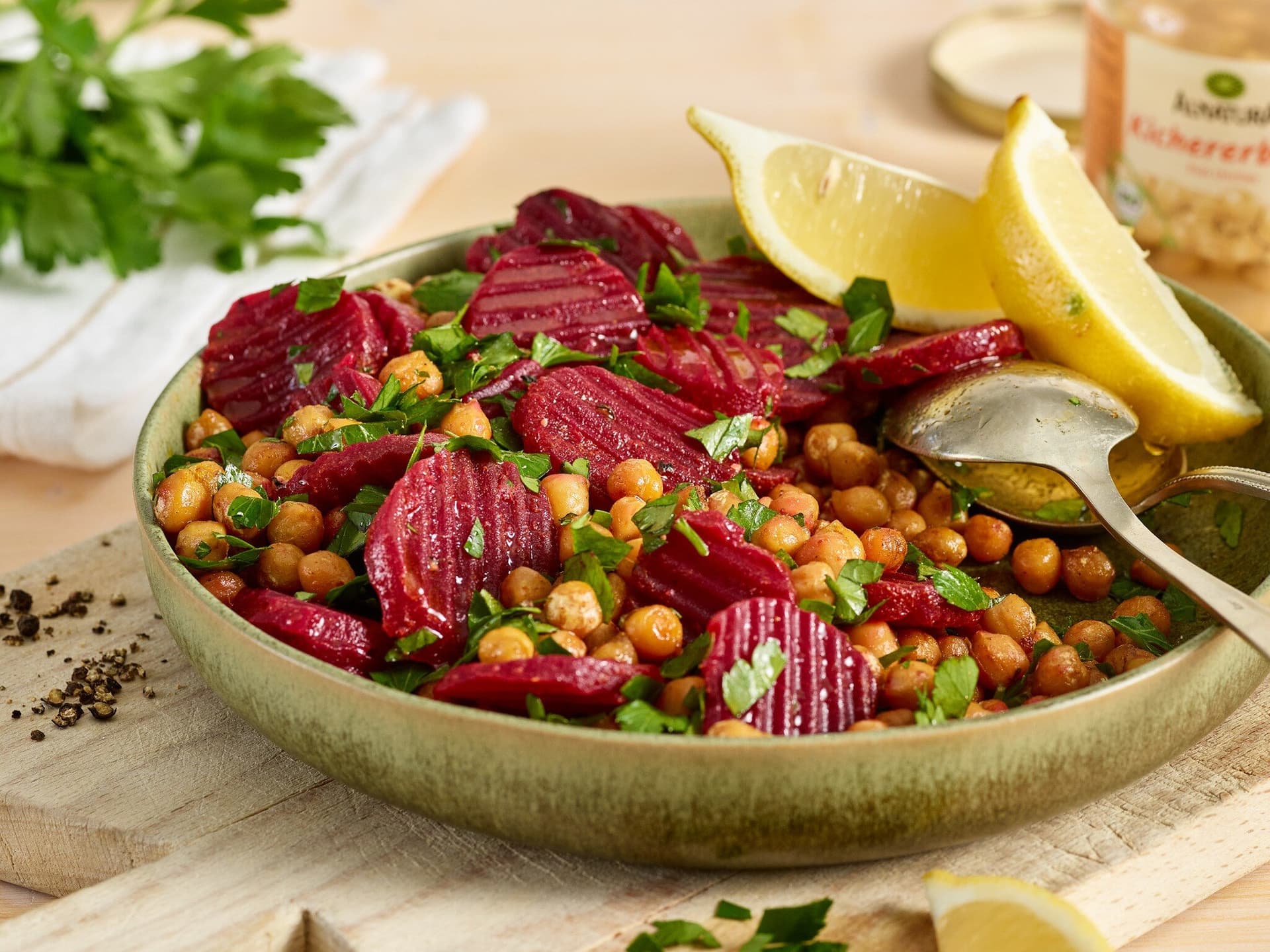 Rote-Bete-Salat mit gerösteten Kichererbsen
