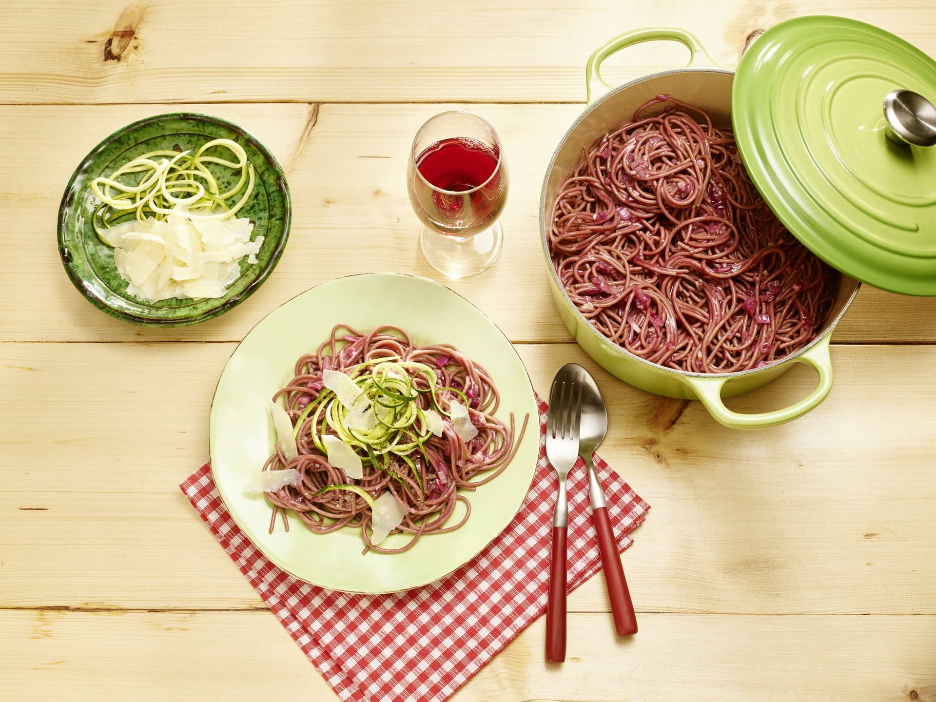 One-Pot-Rotwein-Pasta mit Zucchini-Spiralen