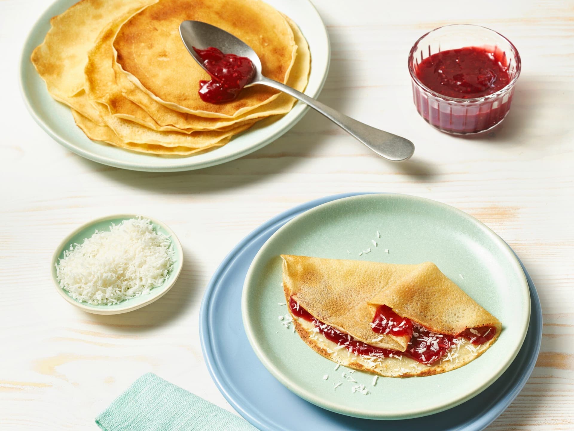 Vegane Pfannkuchen mit Himbeer-Kokos-Füllung