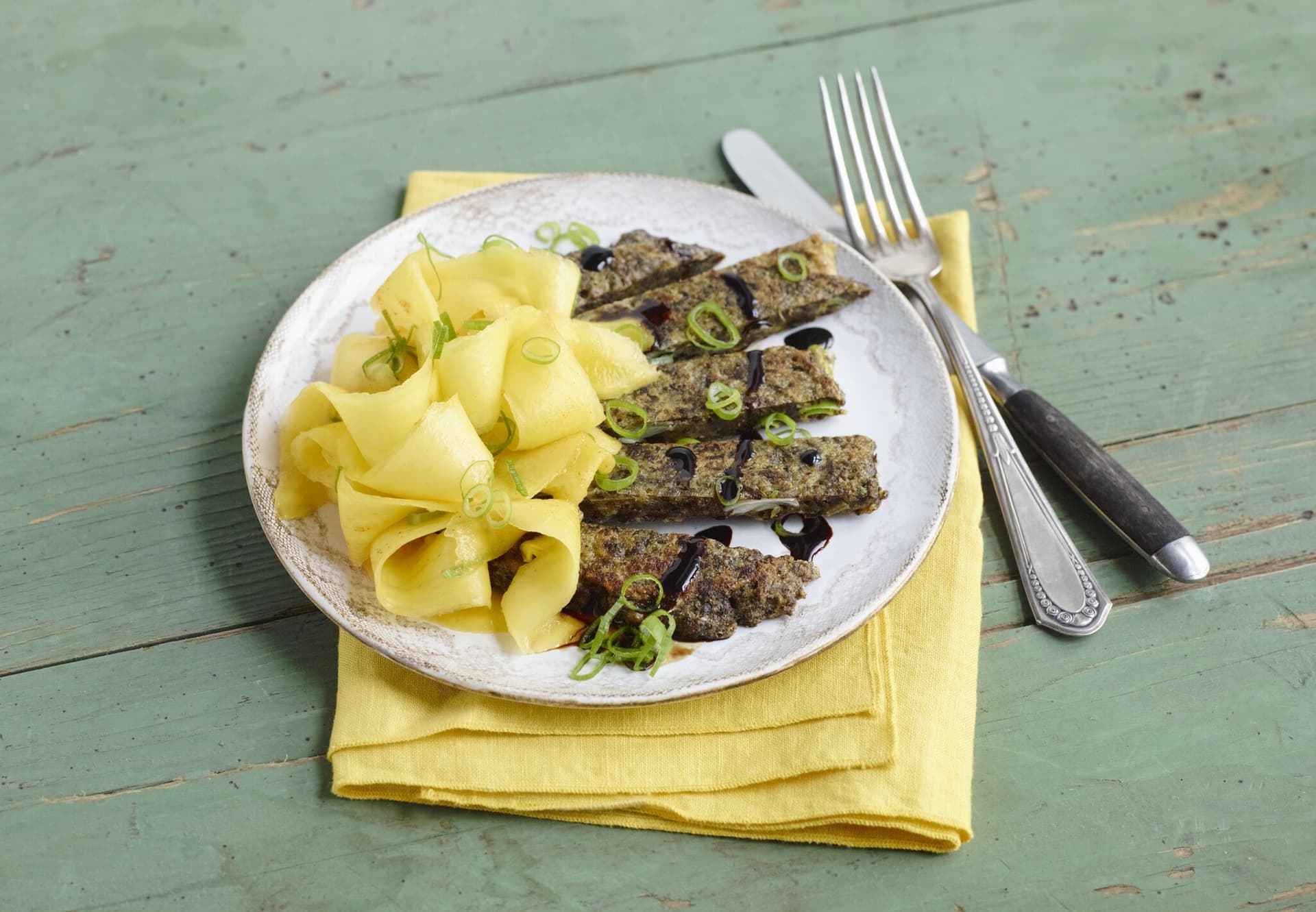 Koreanische Grünkohl-Pfannkuchen mit Mangosalat