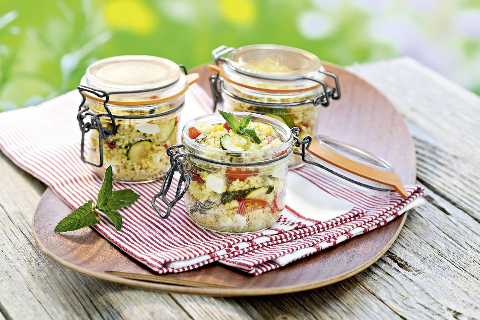 Sommerlicher Bulgursalat mit Feta und Minze