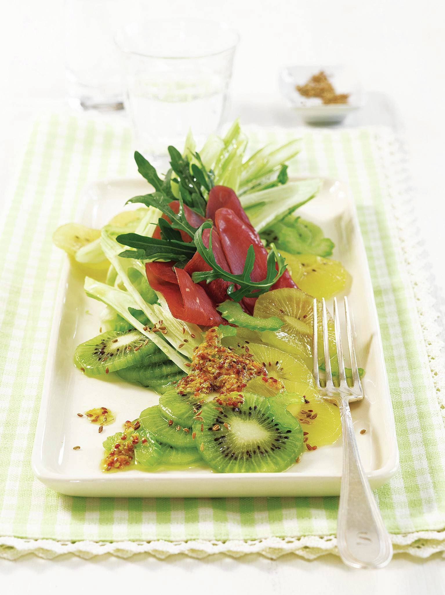 Kiwi-Salat mit Rinderschinken
