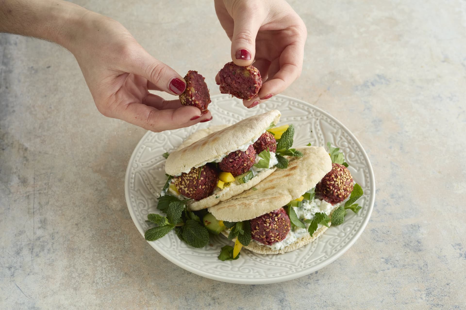 Pinke Sesam-Falafel