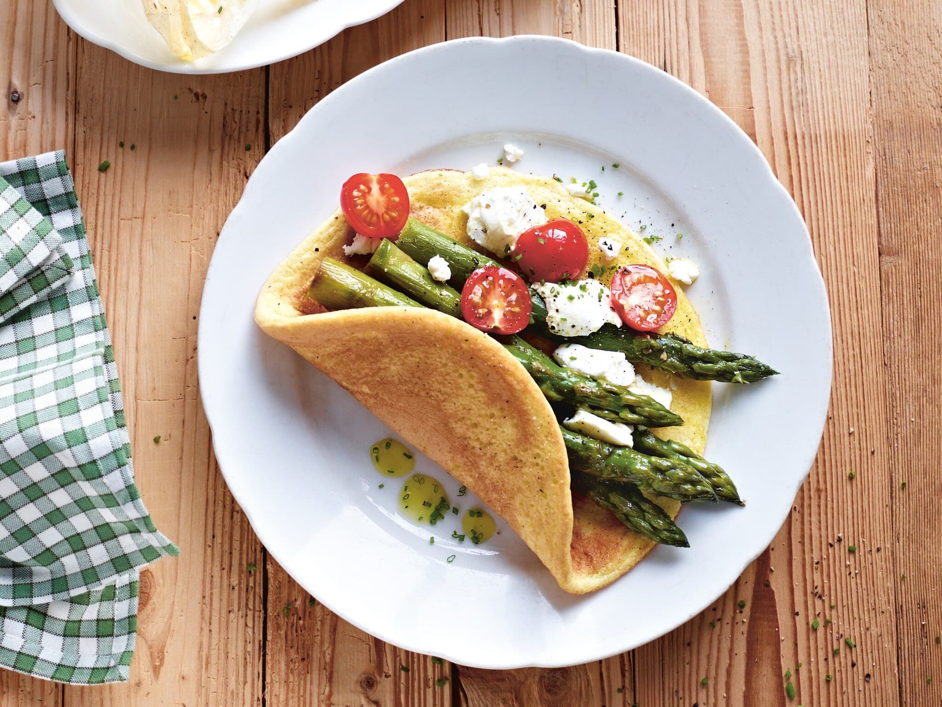 Omeletts mit grünem Spargel