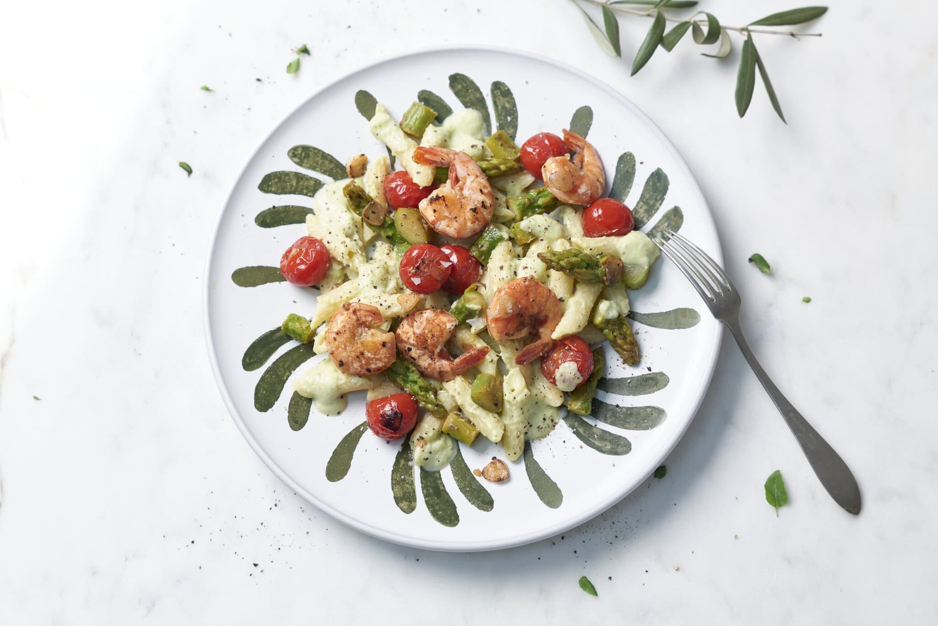 Pasta mit grünem Spargel und Garnelen