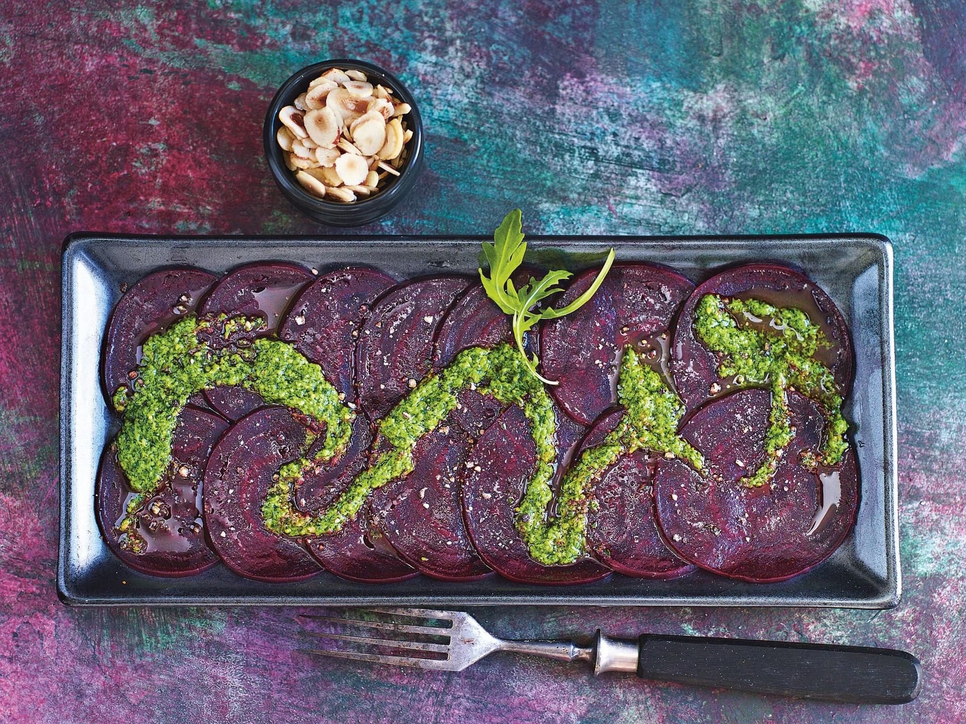 Rote-Bete-Carpaccio mit Rucola-Pesto