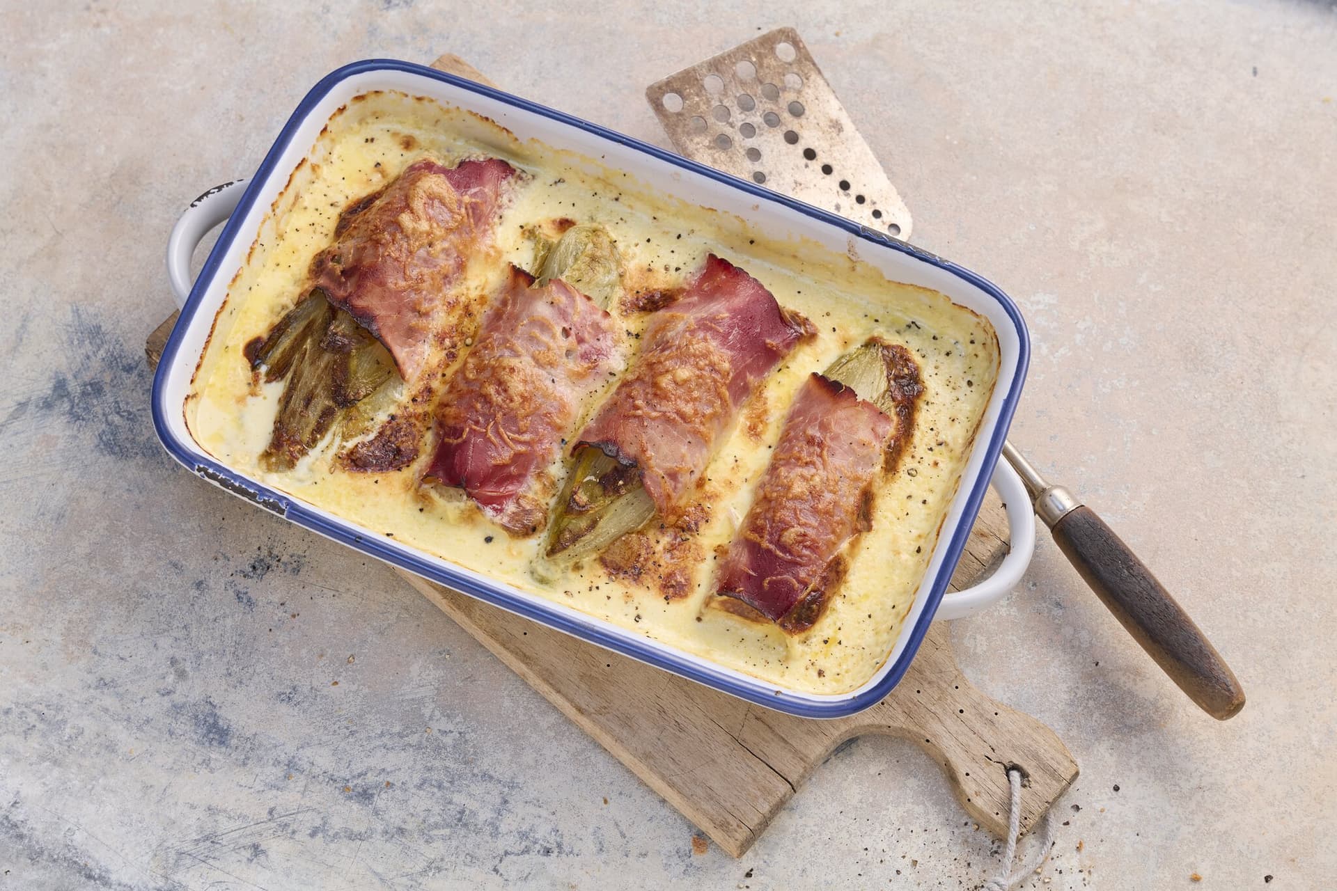 Überbackener Chicorée mit Schinken