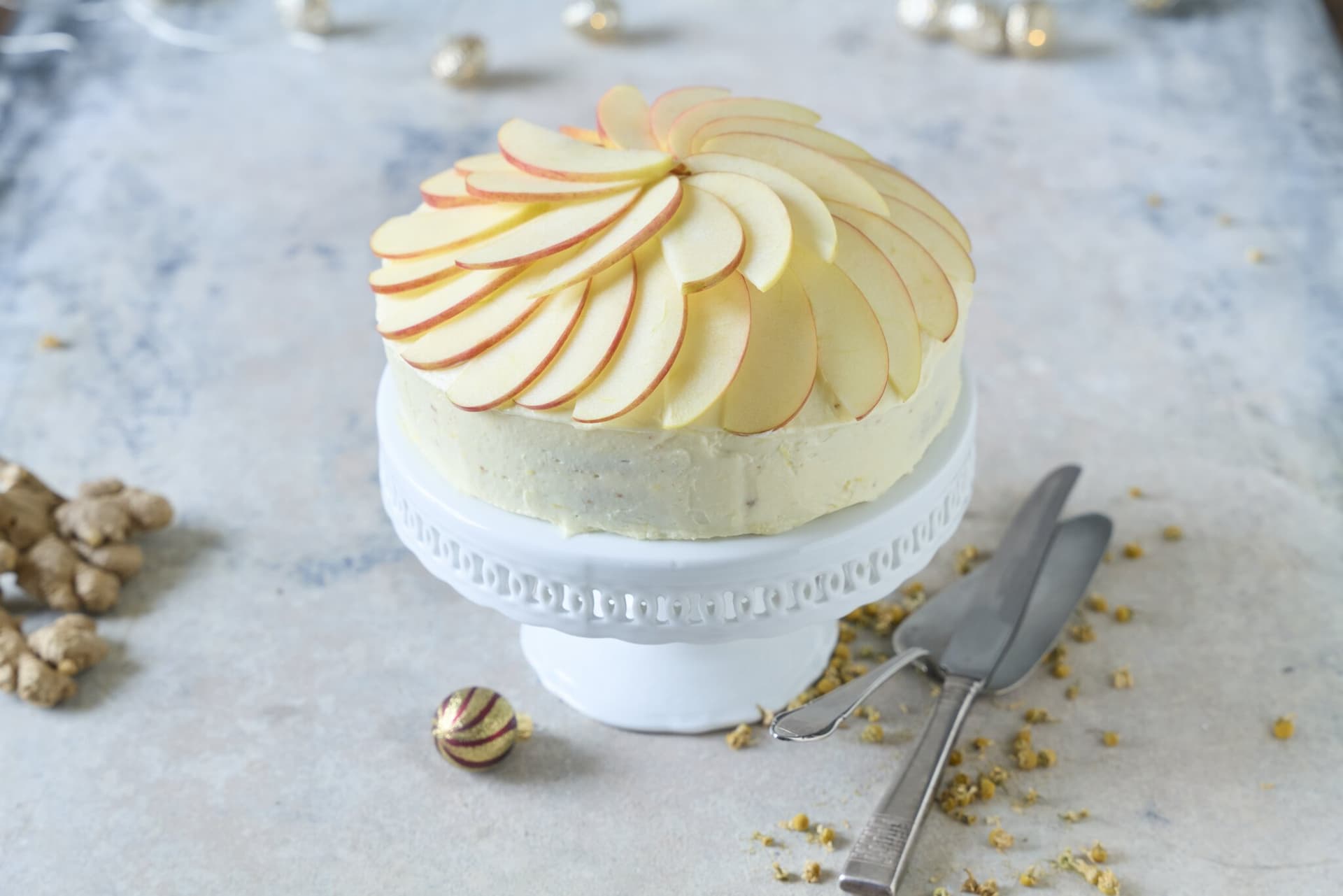 Dinkel-Kamille-Kuchen mit Ingwer-Buttercreme