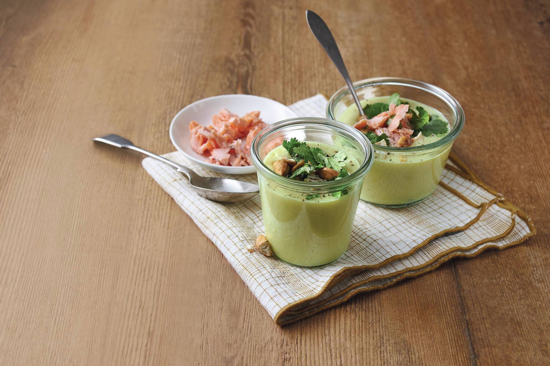 Kartoffel-Wasabi-Suppe mit würzigen Cashewkernen
