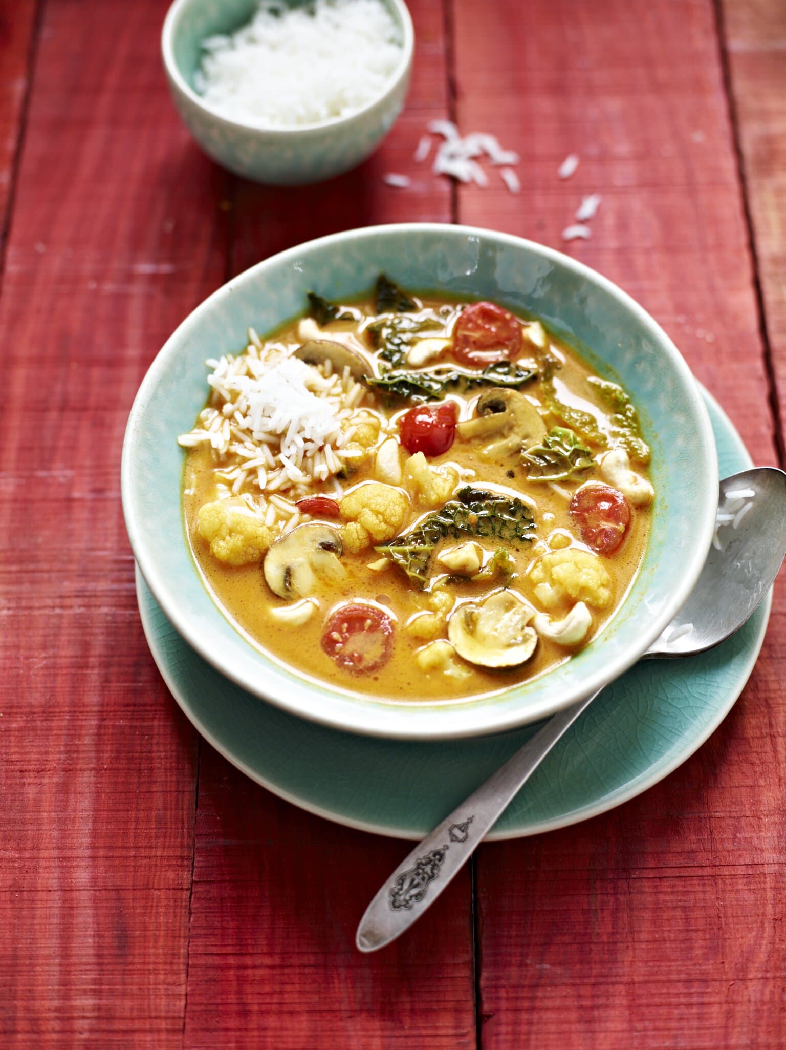Rotes Thai-Gemüse-Curry mit Cashewkernen