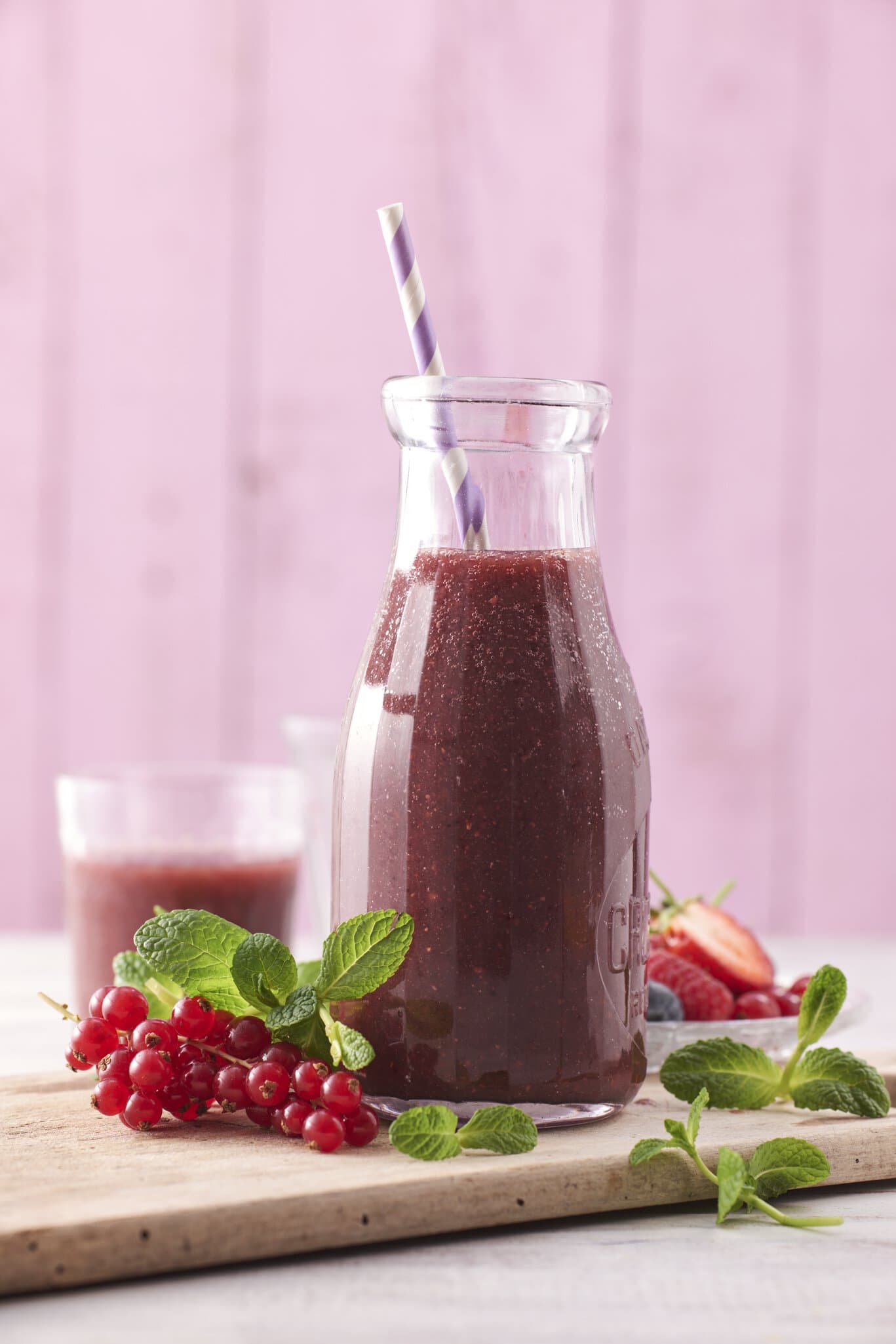 Fruchtiger Riesling-Cocktail mit Beeren