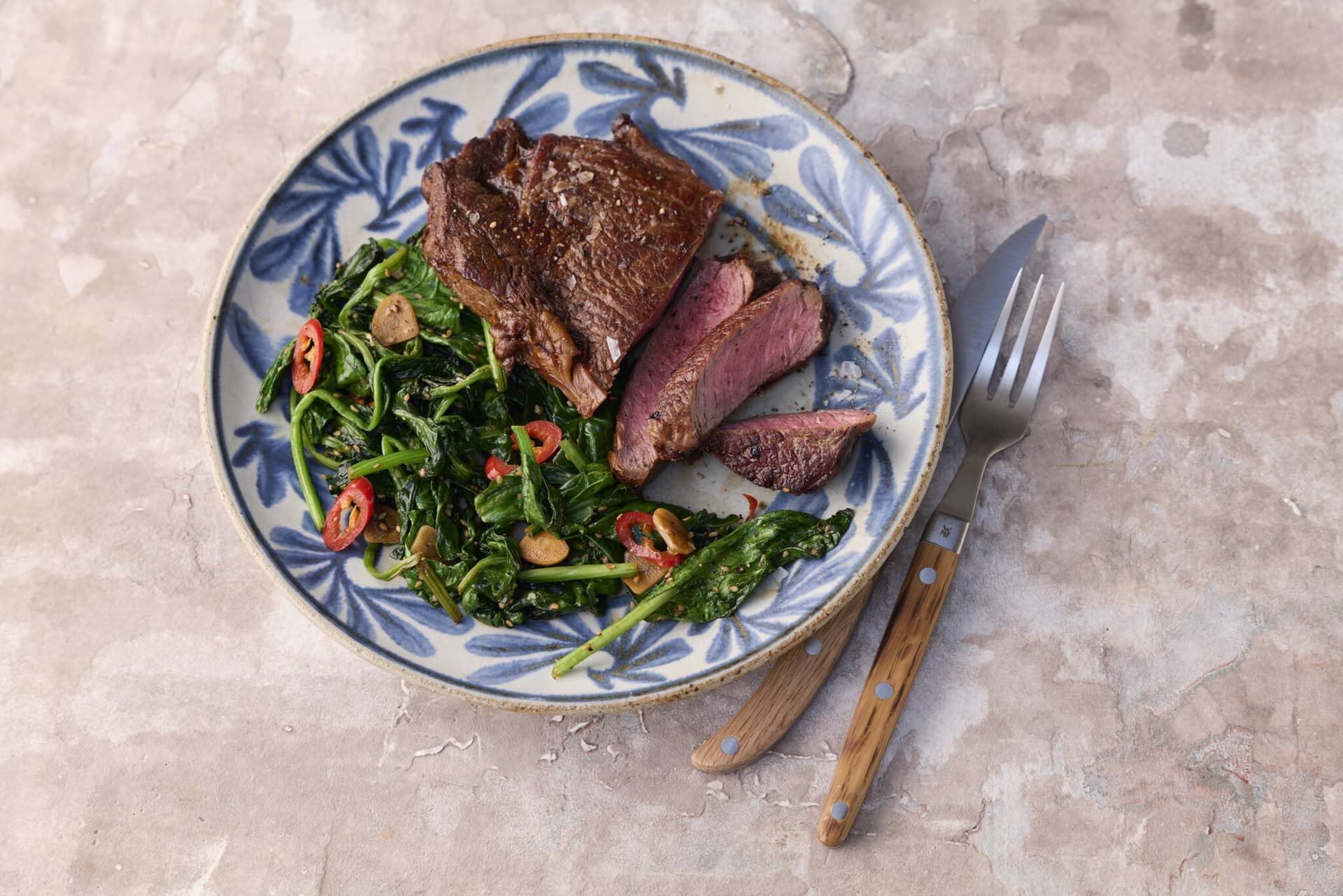 Steak mit Chili-Sesam-Spinat