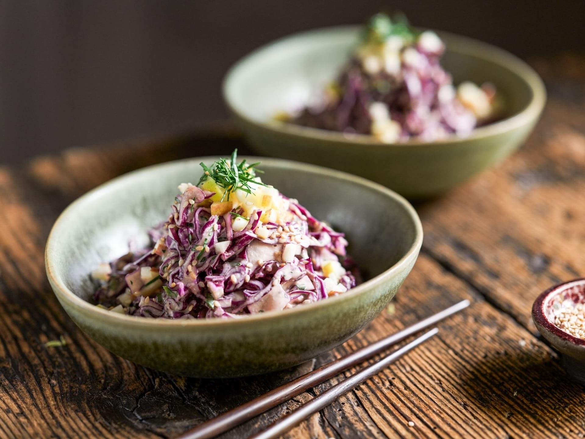 Rotkohlsalat mit Miso-Tahin-Dressing