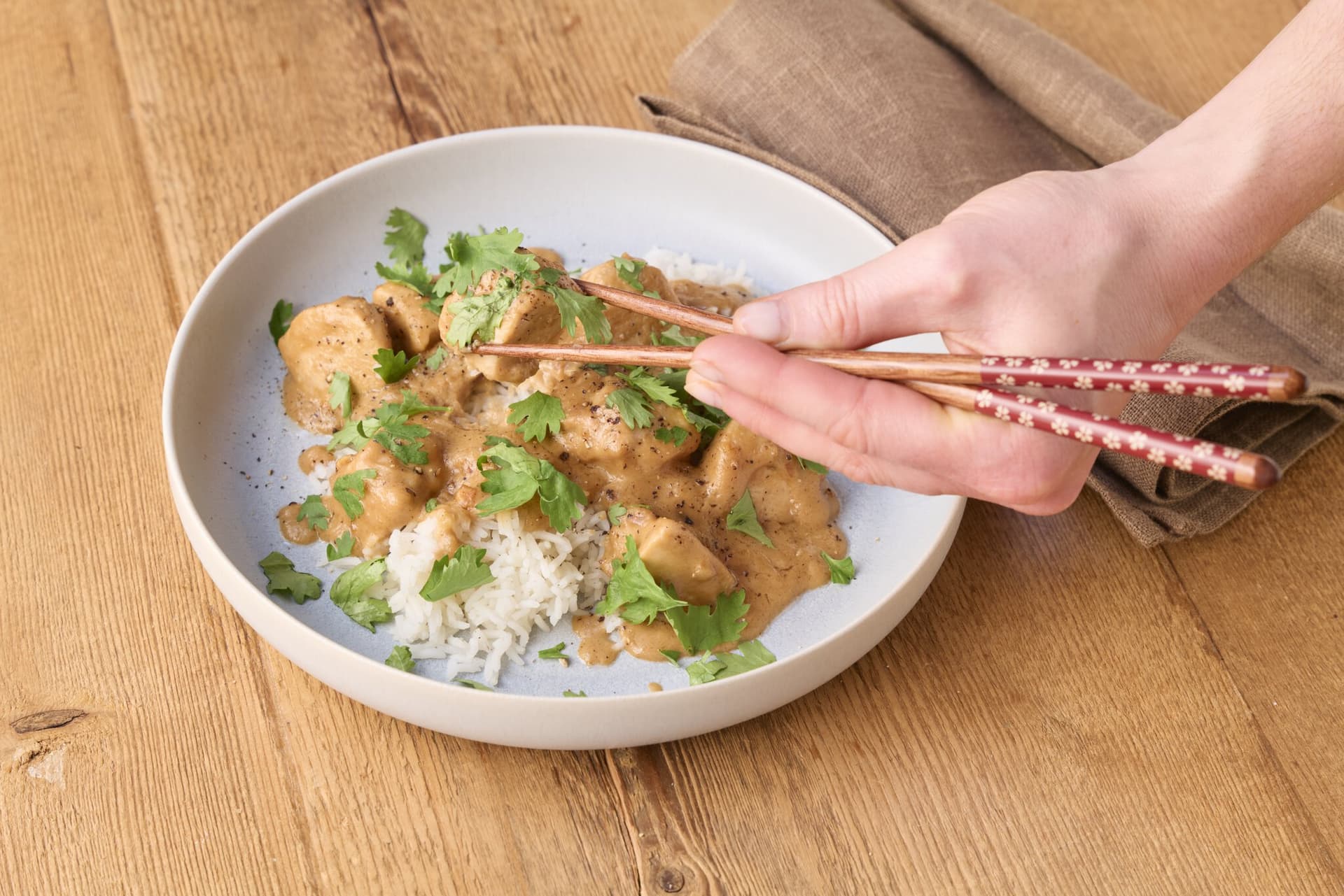 Erdnusshähnchen mit Datteln
