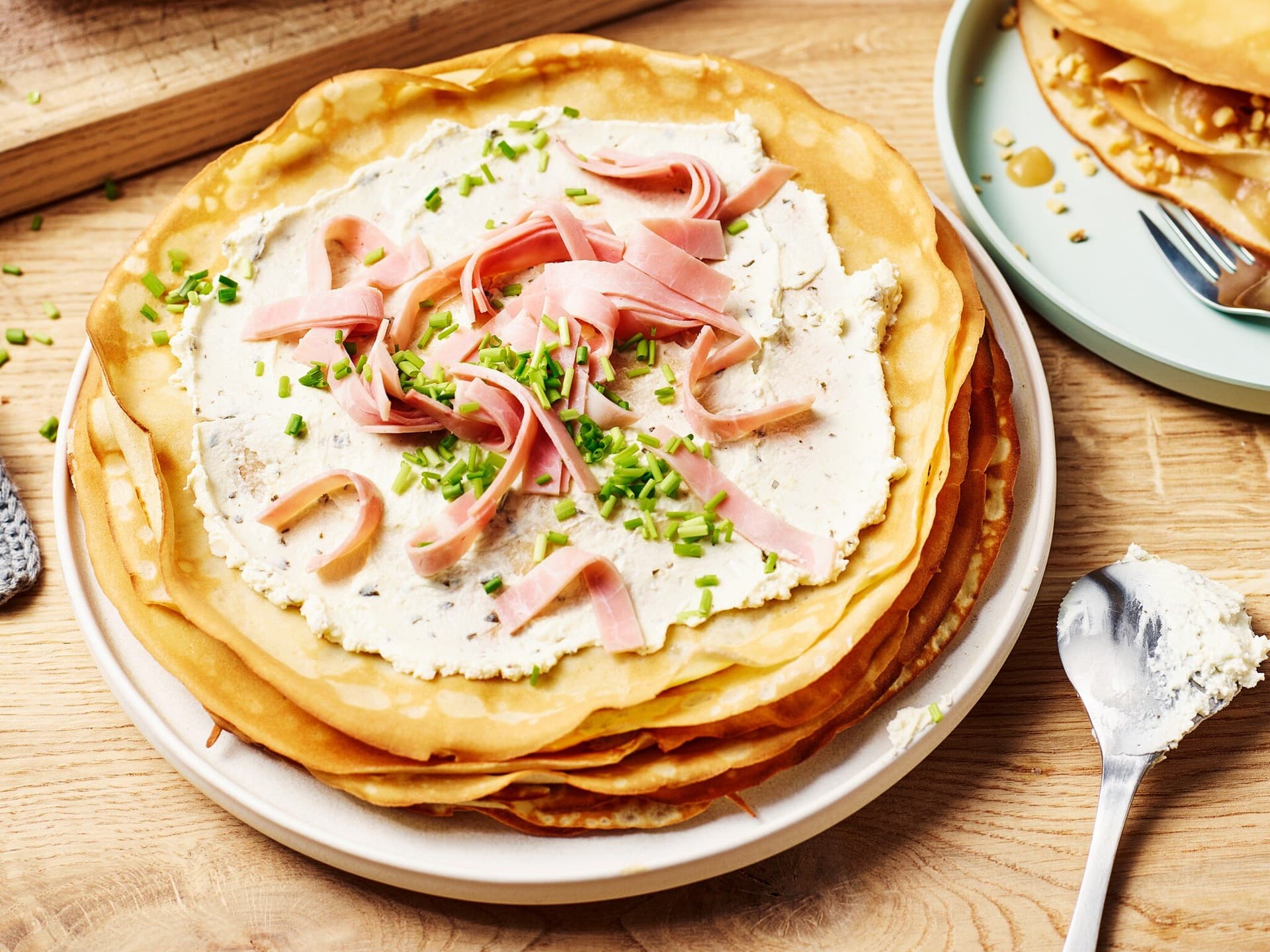Pfannkuchen mit Apfelmark-Nuss-Füllung