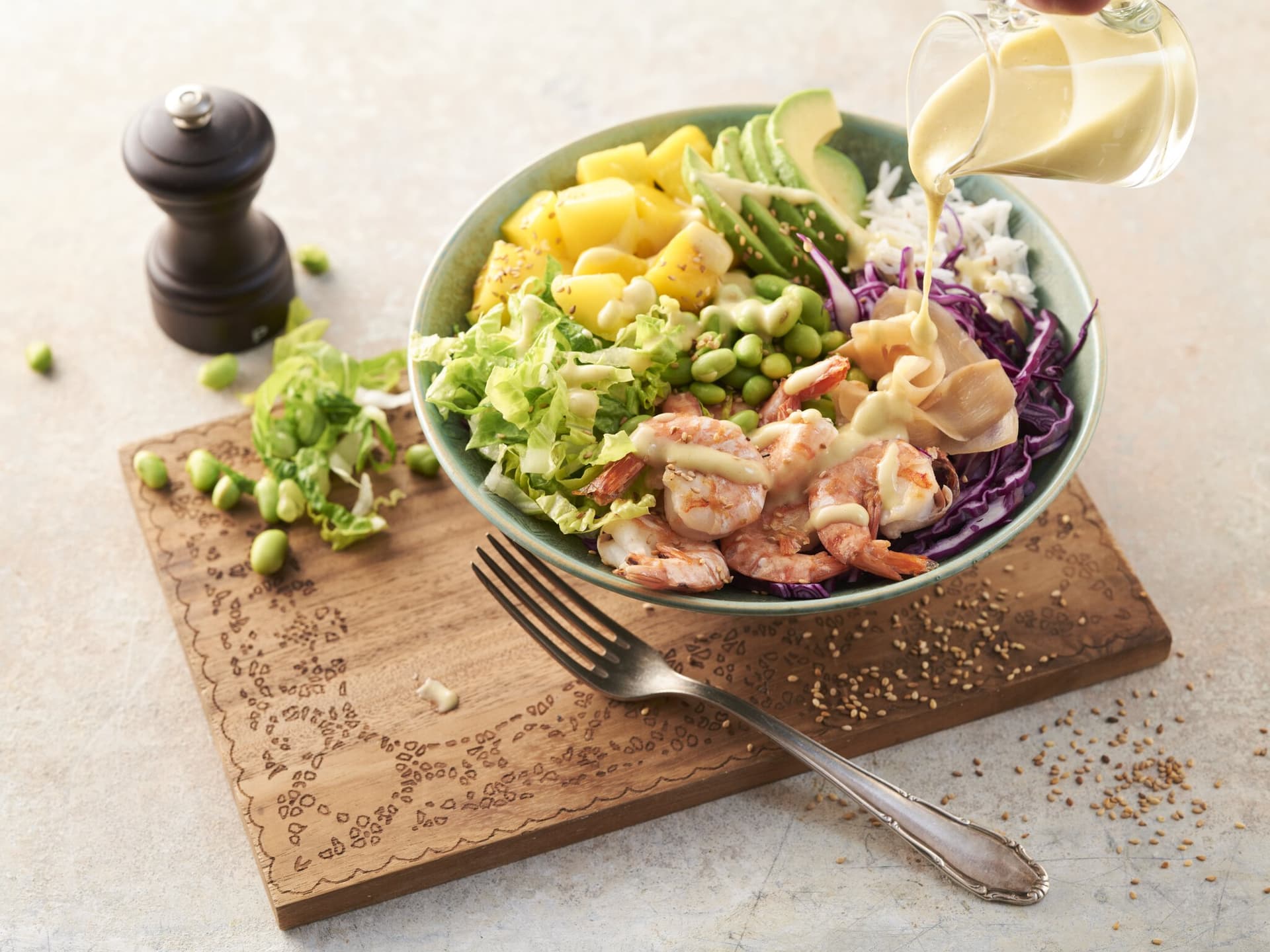 Buddha Bowl mit Reis und Garnelen