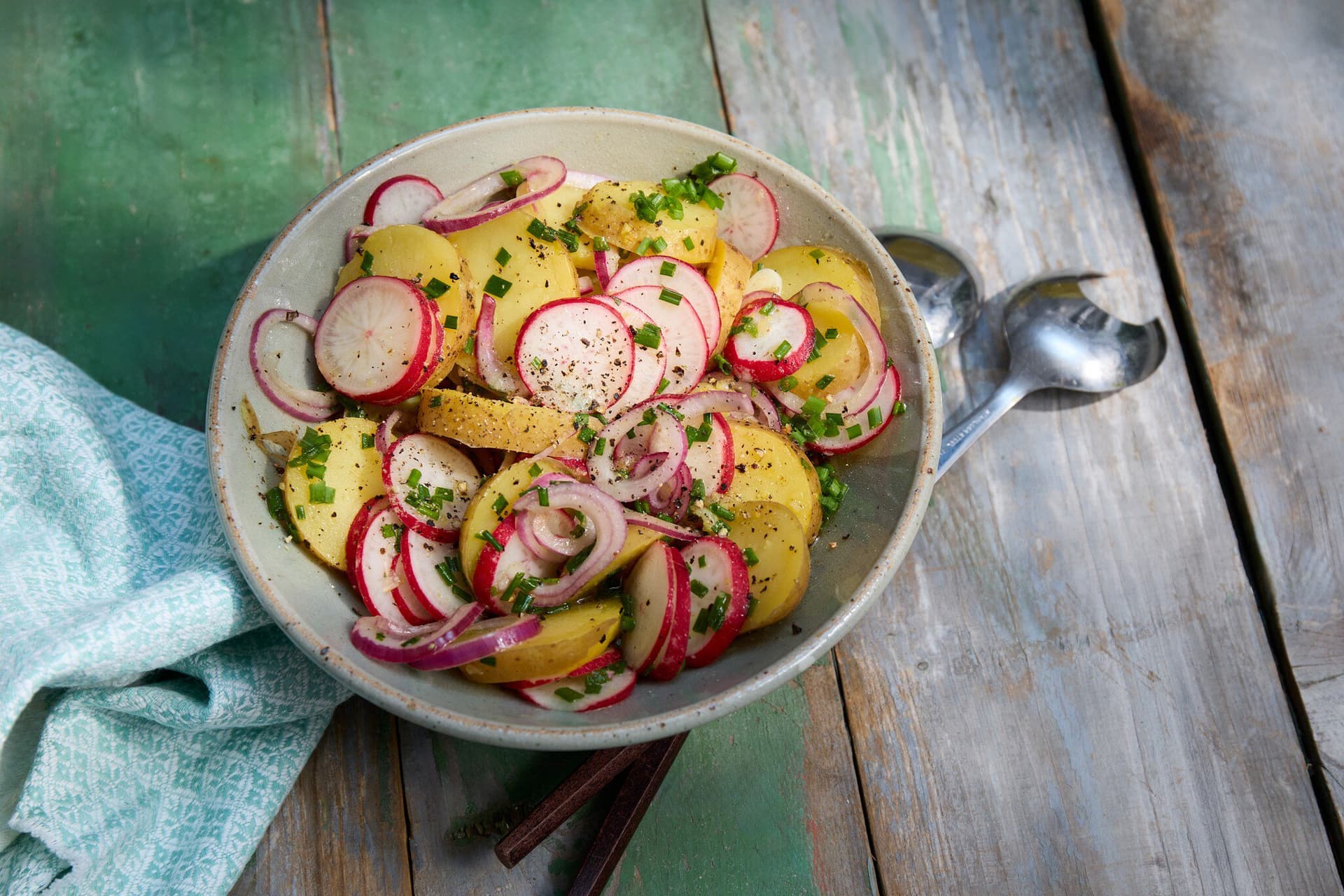 Frühlingsleichter Kartoffelsalat mit Radieschen