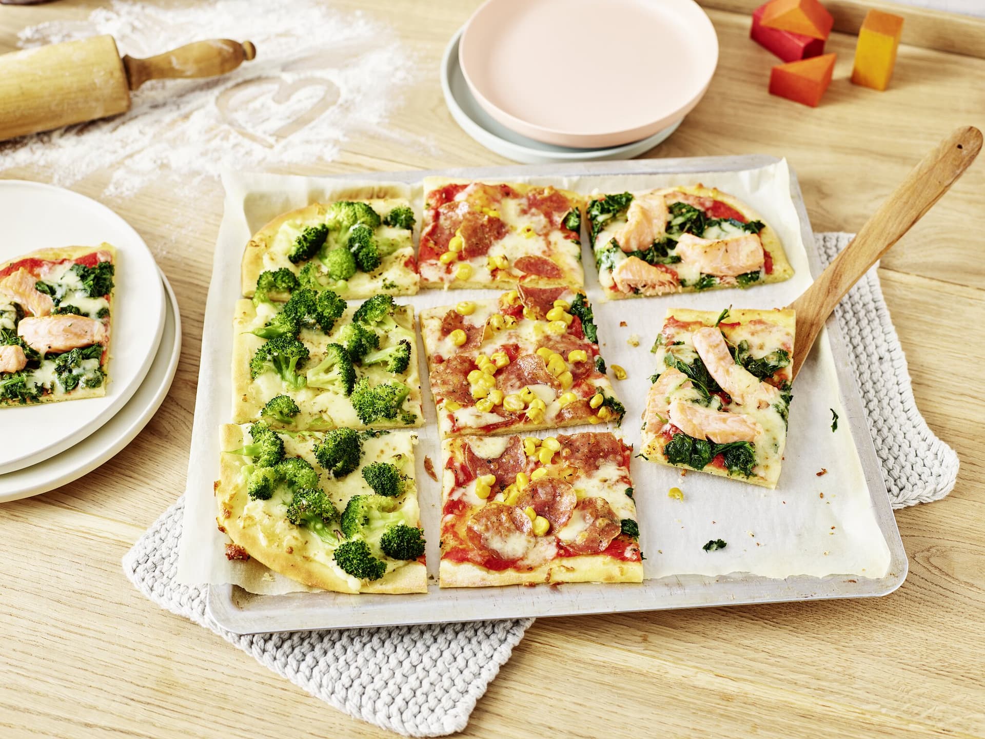 Brokkoli-Schmand-Pizza mit Quark-Öl-Teig