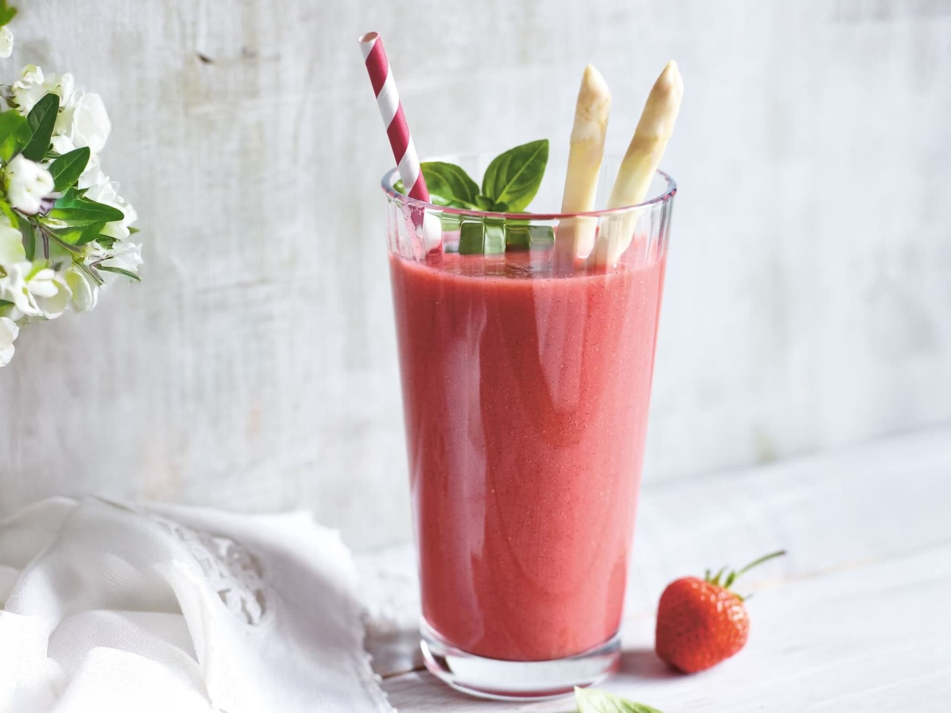 Erdbeer-Spargel-Smoothie mit Vanille