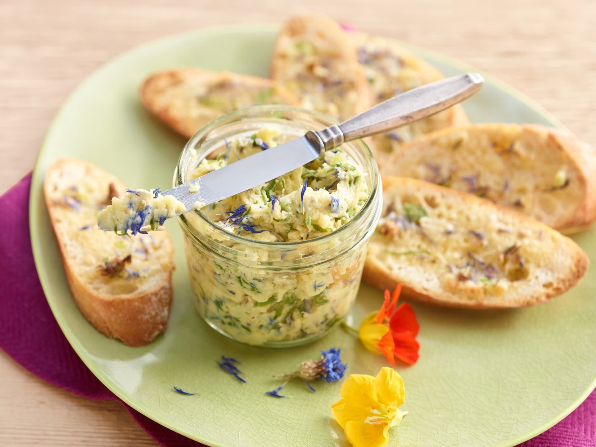 Kornblumen-Butter
