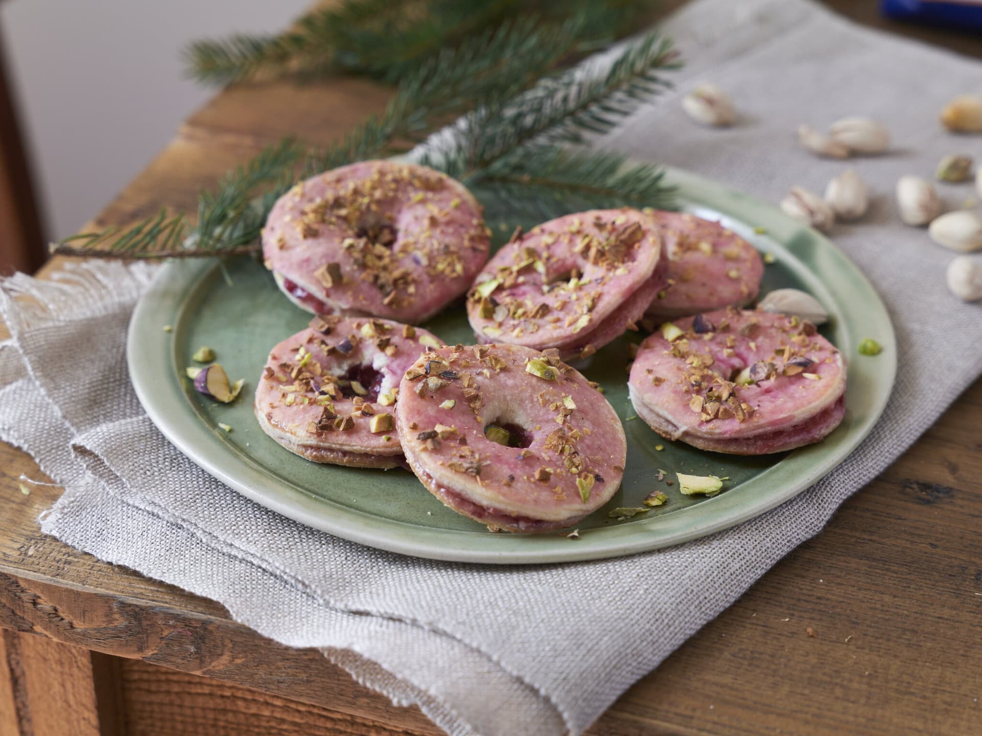 Süße Teigkringel aus fertigem Pizzateig