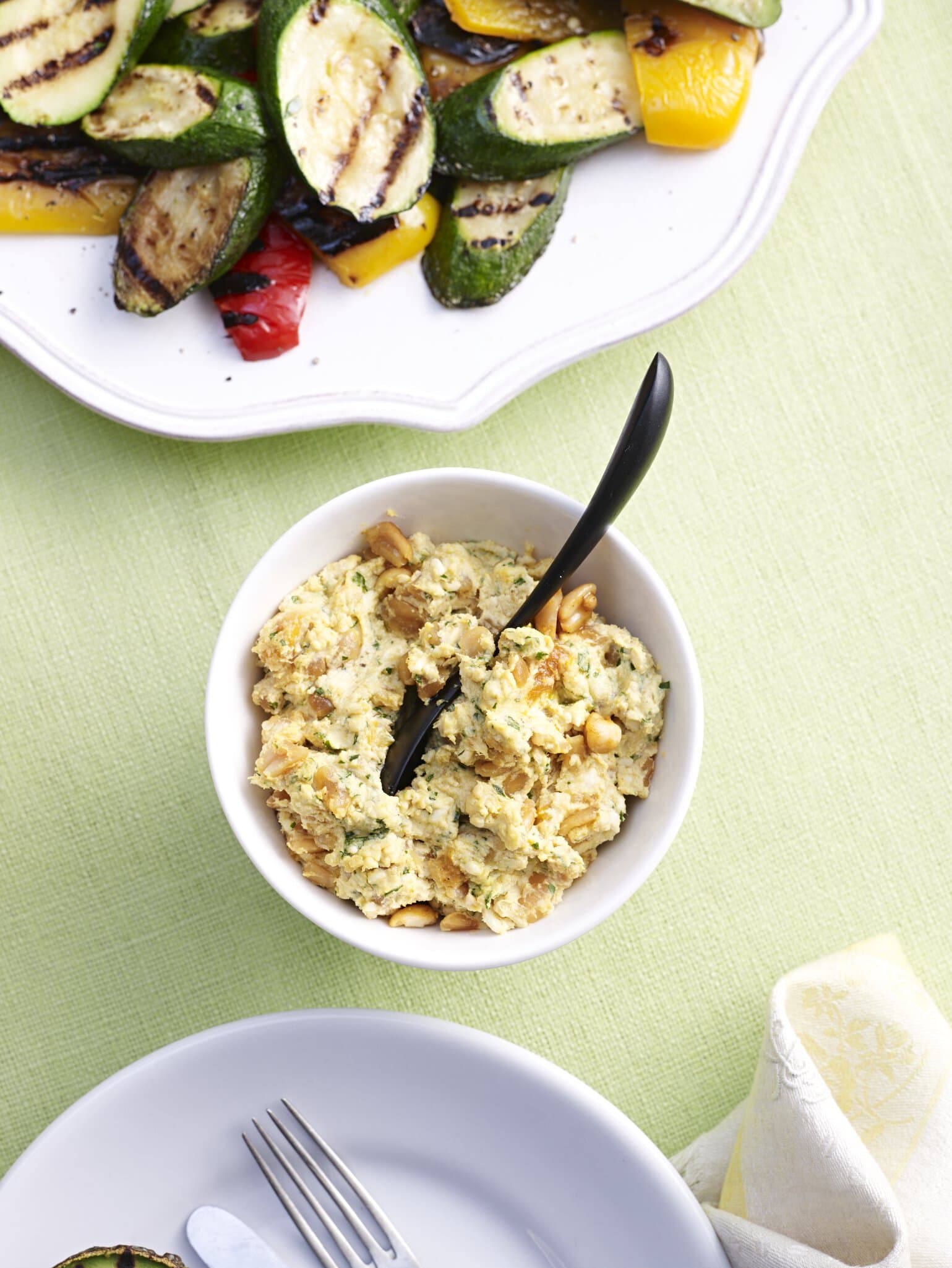 Feta-Mango-Creme mit Curry-Erdnusscrunch