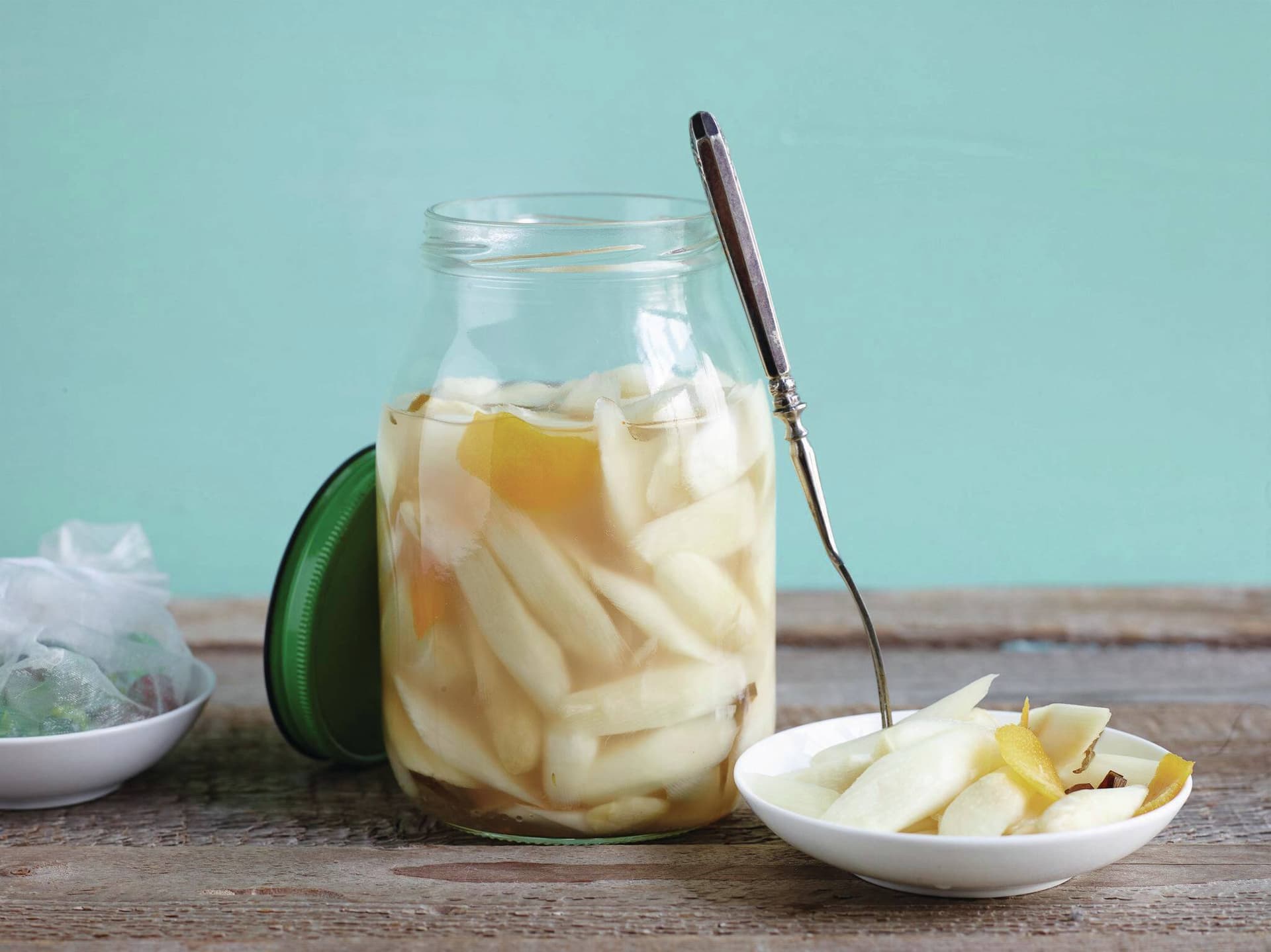 Fermentierter Spargel mit Estragon und Orangenschale