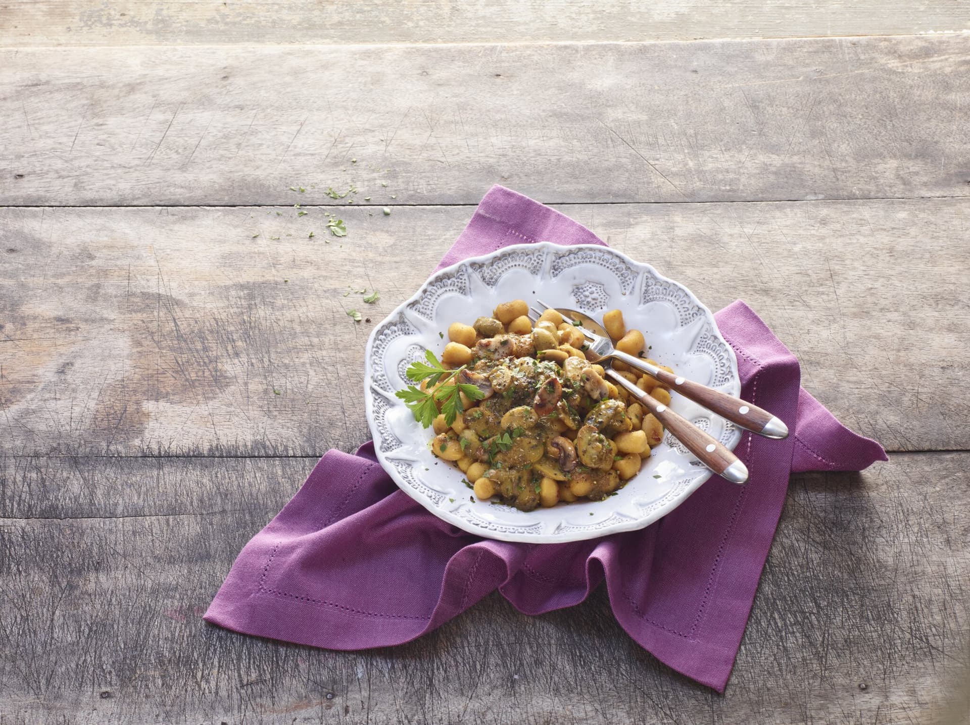 Kürbis-Kurkuma-Gnocchetti an Kräuter-Pilzsauce