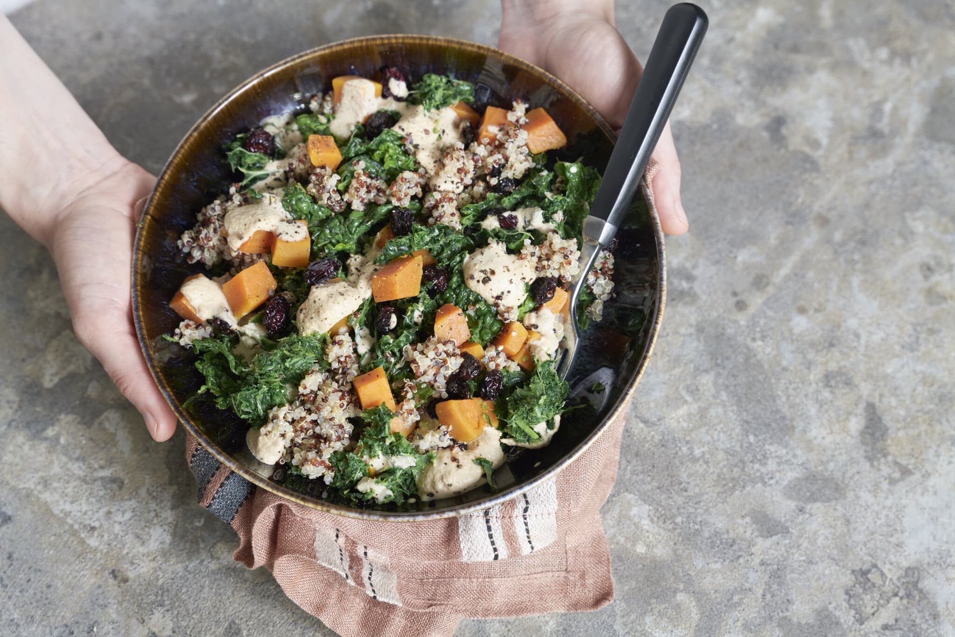Grünkohlsalat mit Quinoa und Süßkartoffel