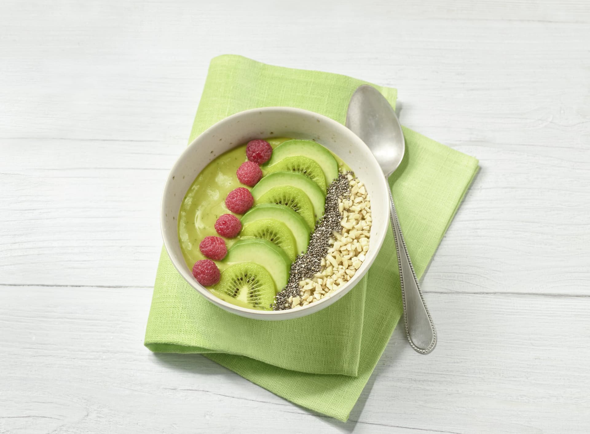 Grüne Smoothie-Bowl mit Avocado und Kiwi