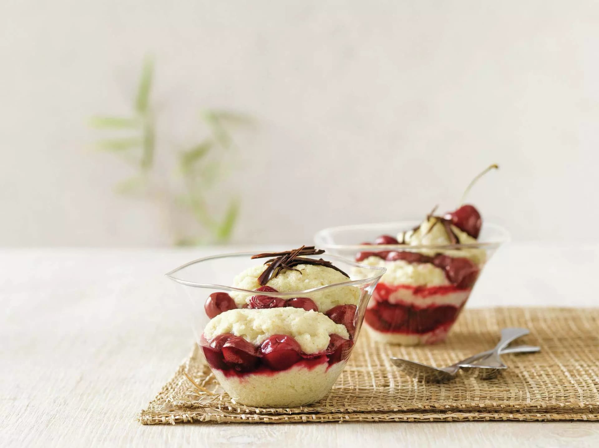 Kokos Griessflammeri mit Kirschen