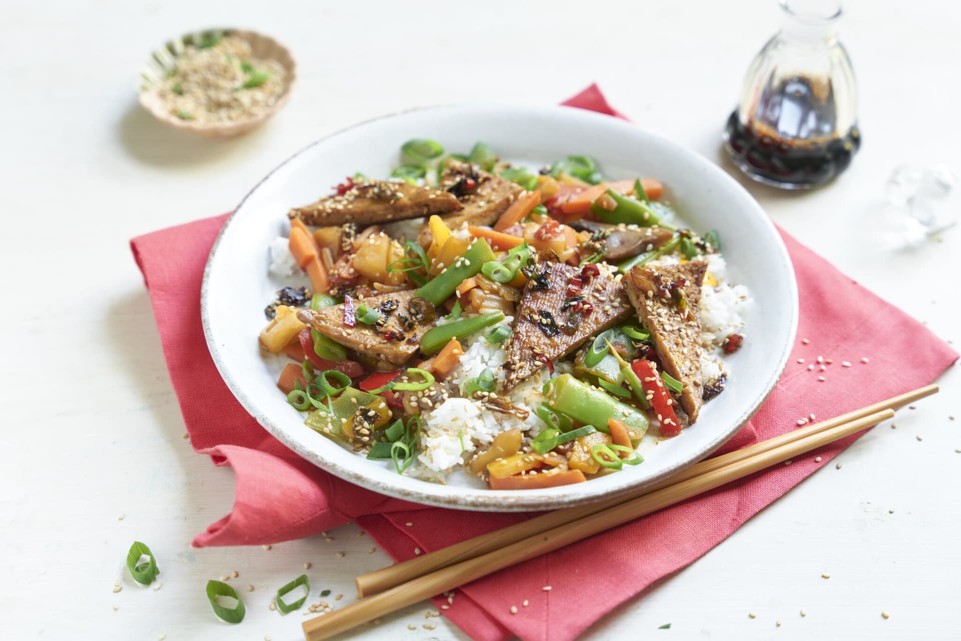 Asiapfanne mit Gemüse und Tofu