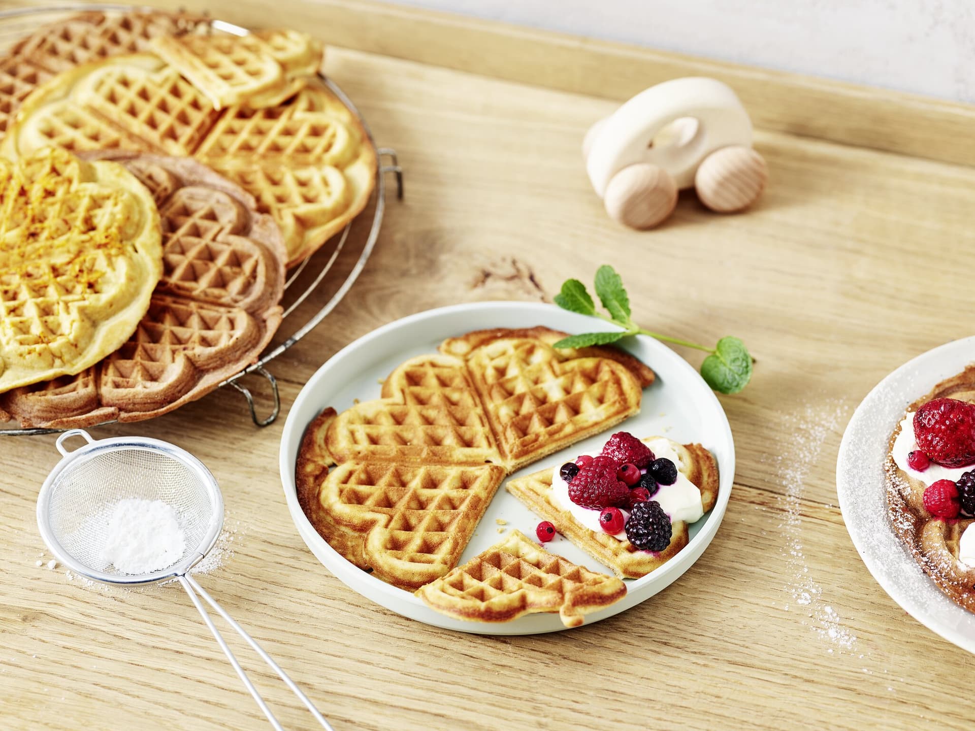 Waffeln mit Beerenquark