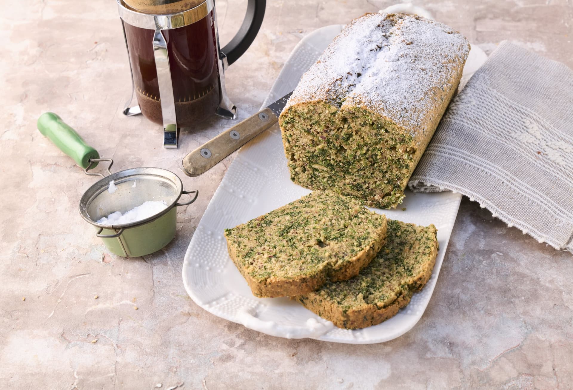 Saftiger Haselnuss-Kuchen mit Spinat