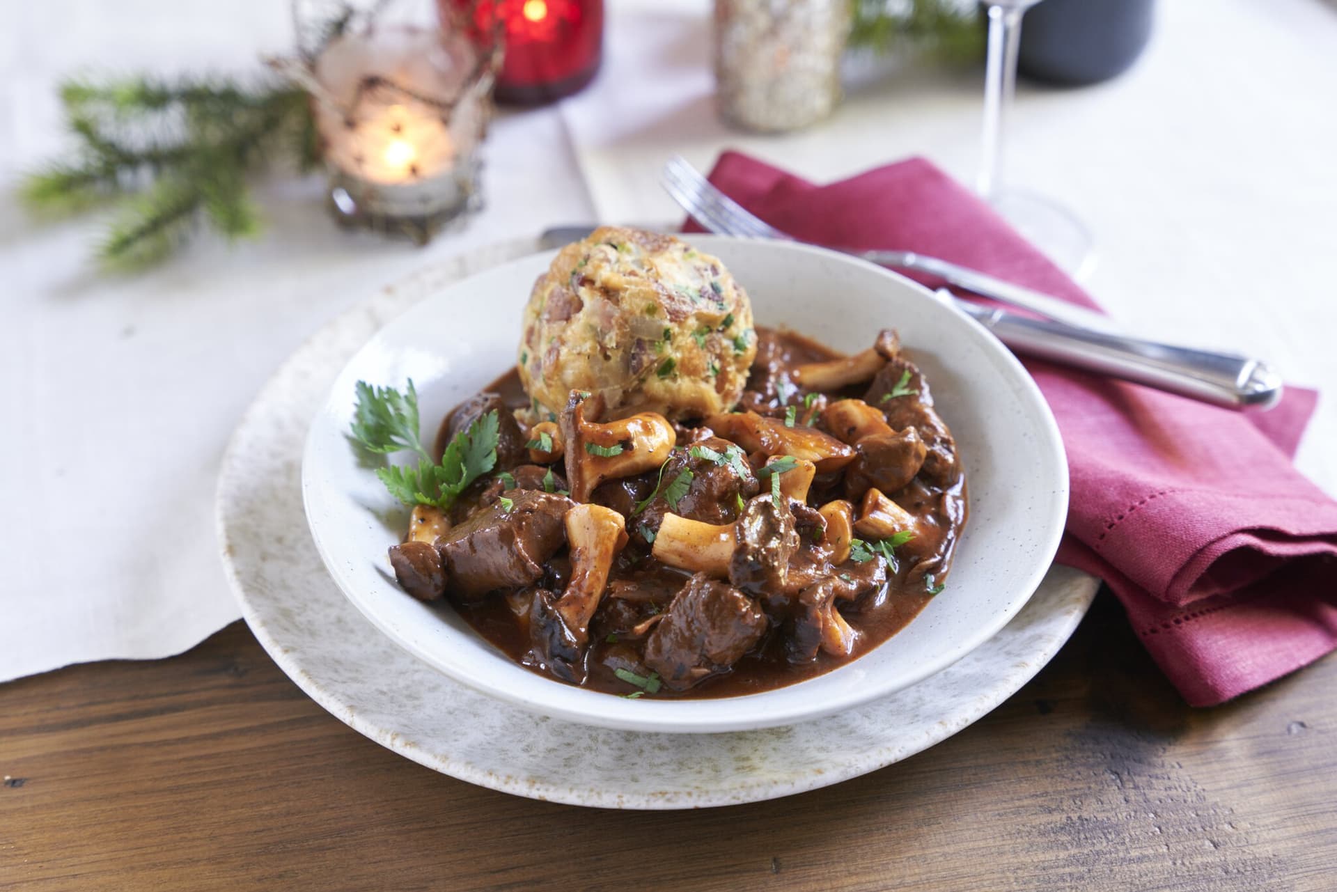 Wildgulasch mit Brezelknödeln