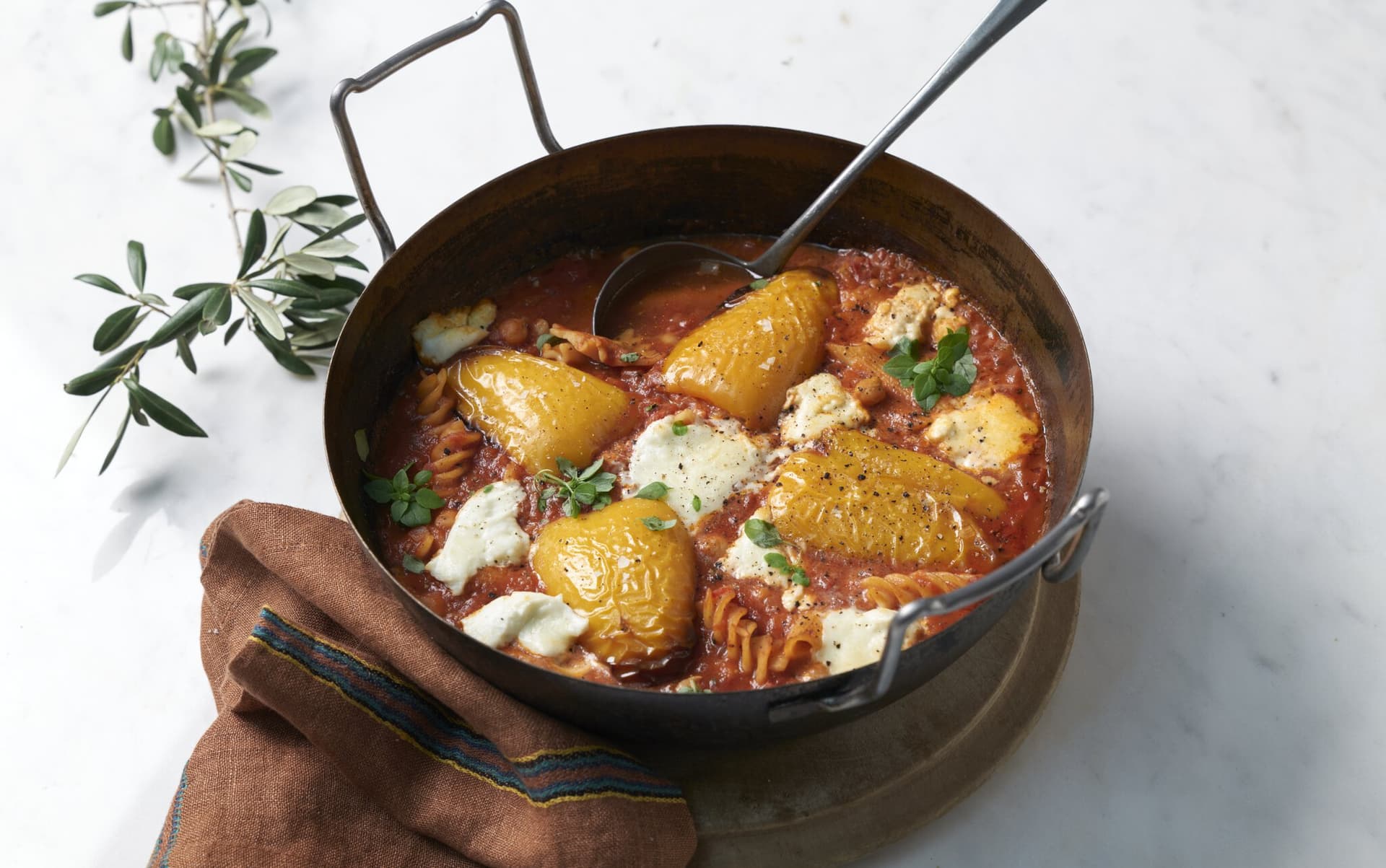 Überbackene Tomatensuppe mit gegrillter Paprika
