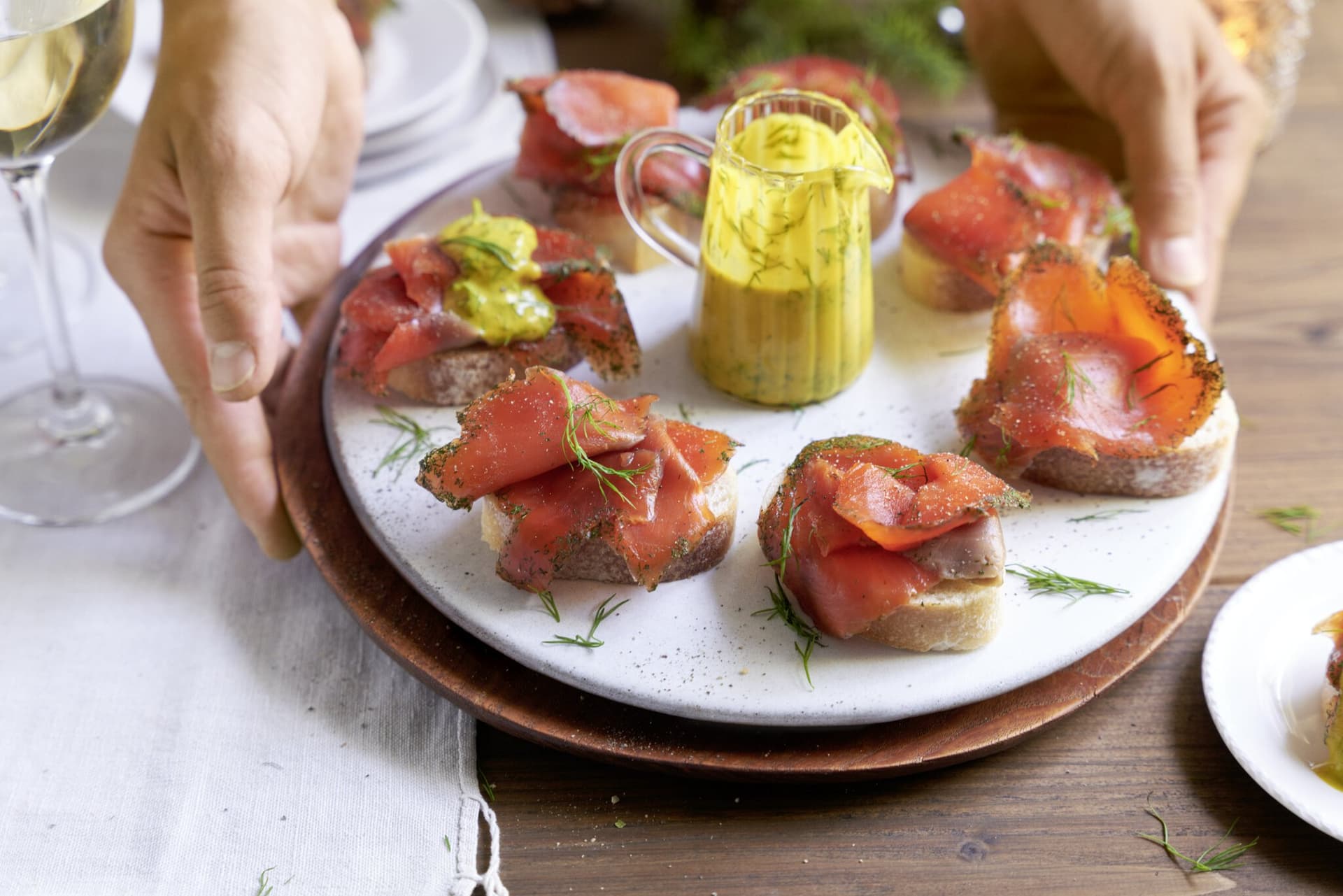 Graved Lachs mit Honig-Senf-Sauce