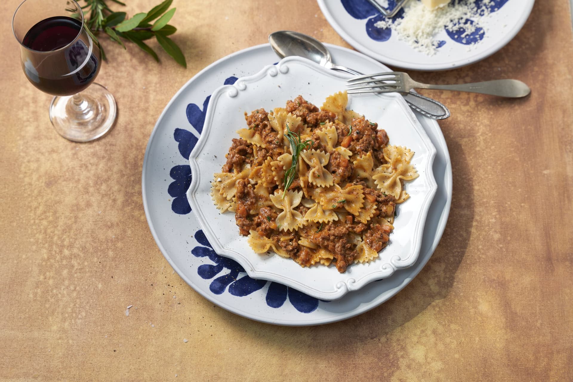 Vollkorn-Farfalle mit Ragù