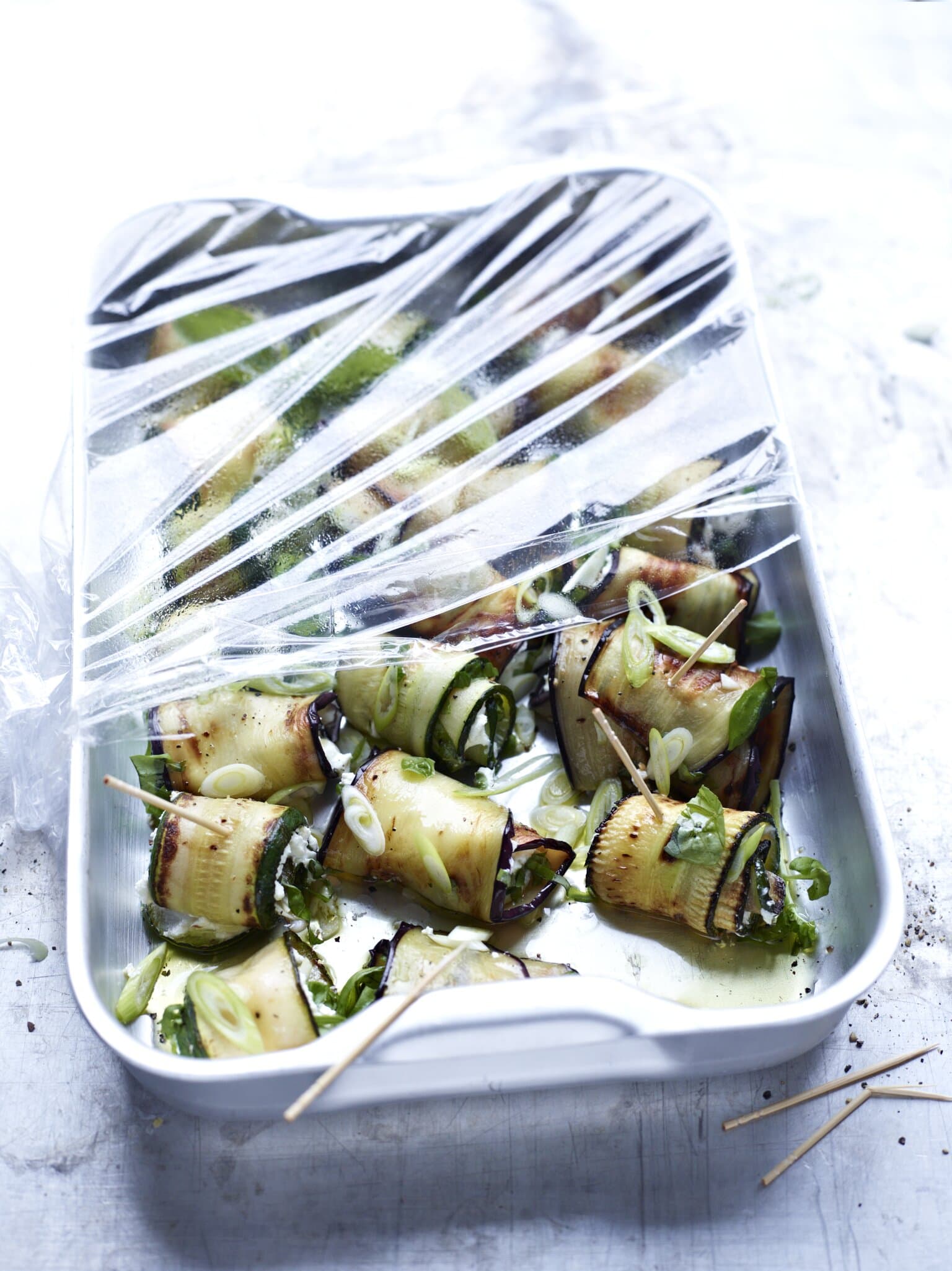 Auberginen- und Zucchini-Röllchen mit Mozzarella