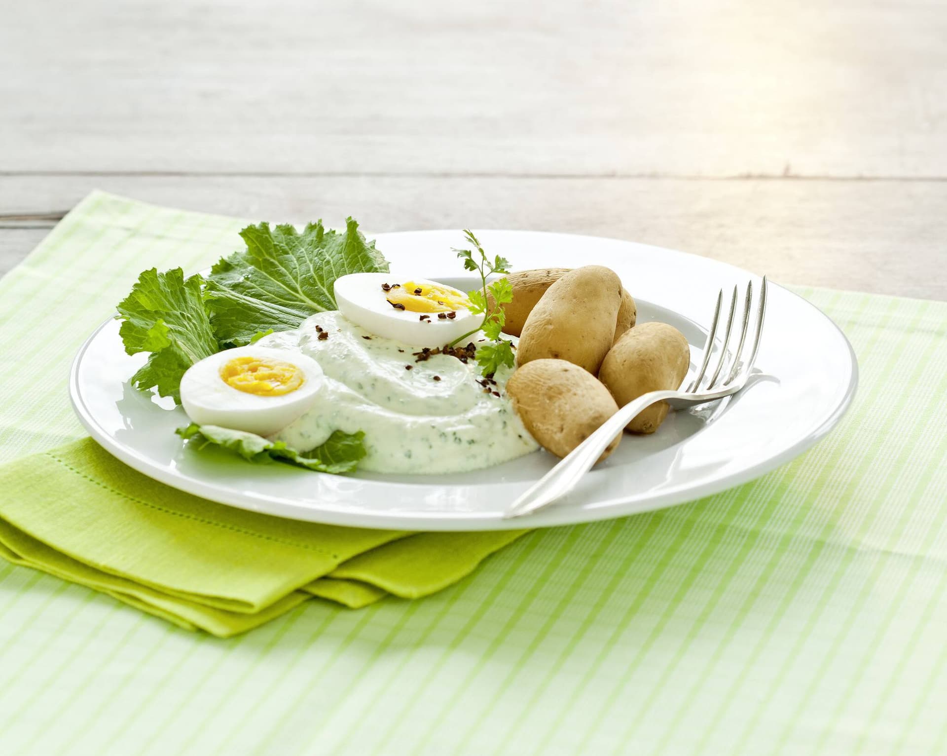 Grüne Soße mit Pellkartoffeln und Eiern