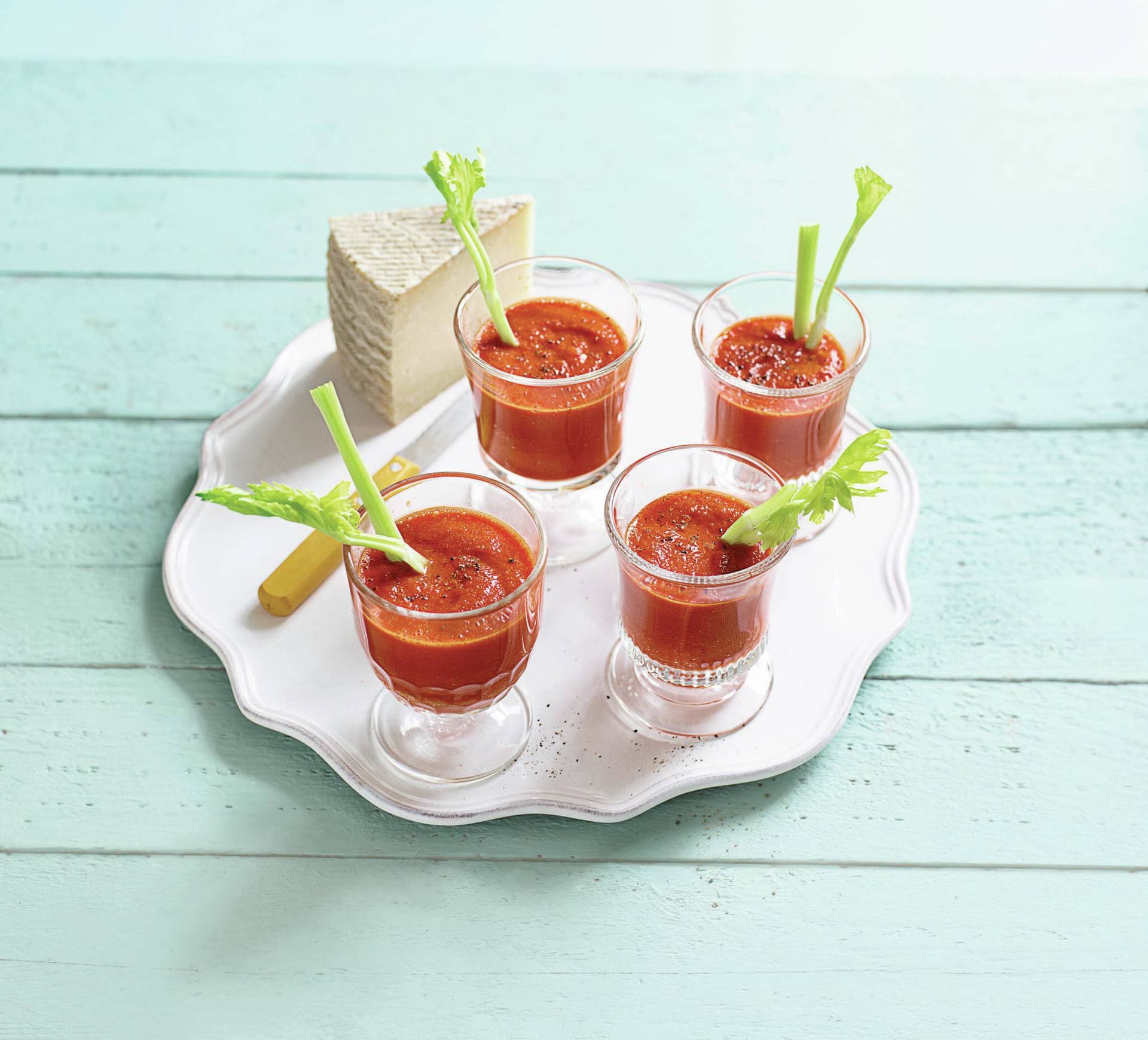 Gazpacho feines Süppchen mit aromatischem Sellerie