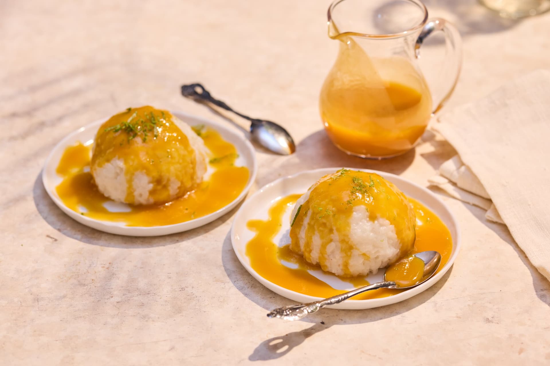 Reis-Kokos-Kugeln mit Mangosauce