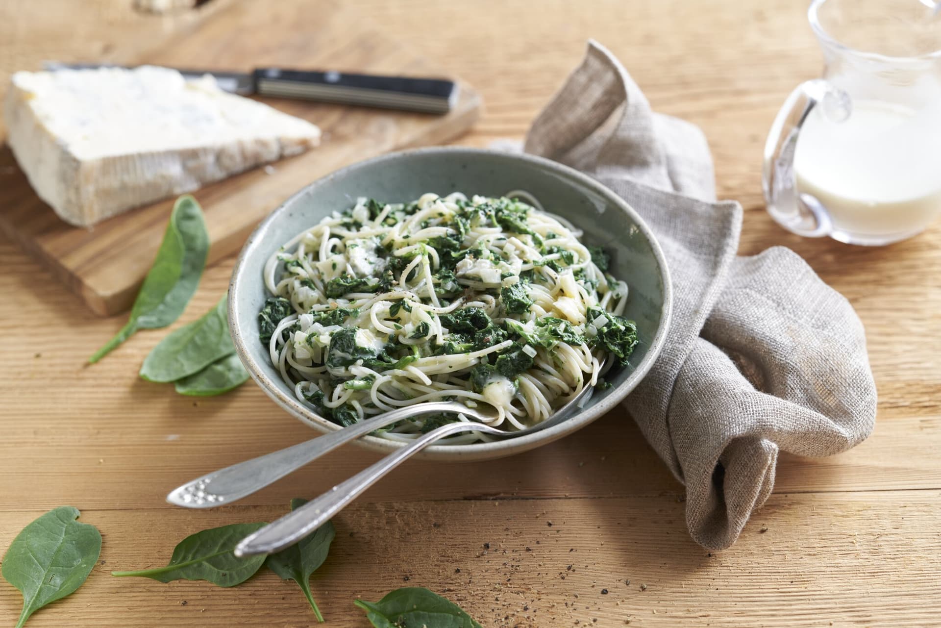Pasta mit Spinat-Gorgonzola-Sauce