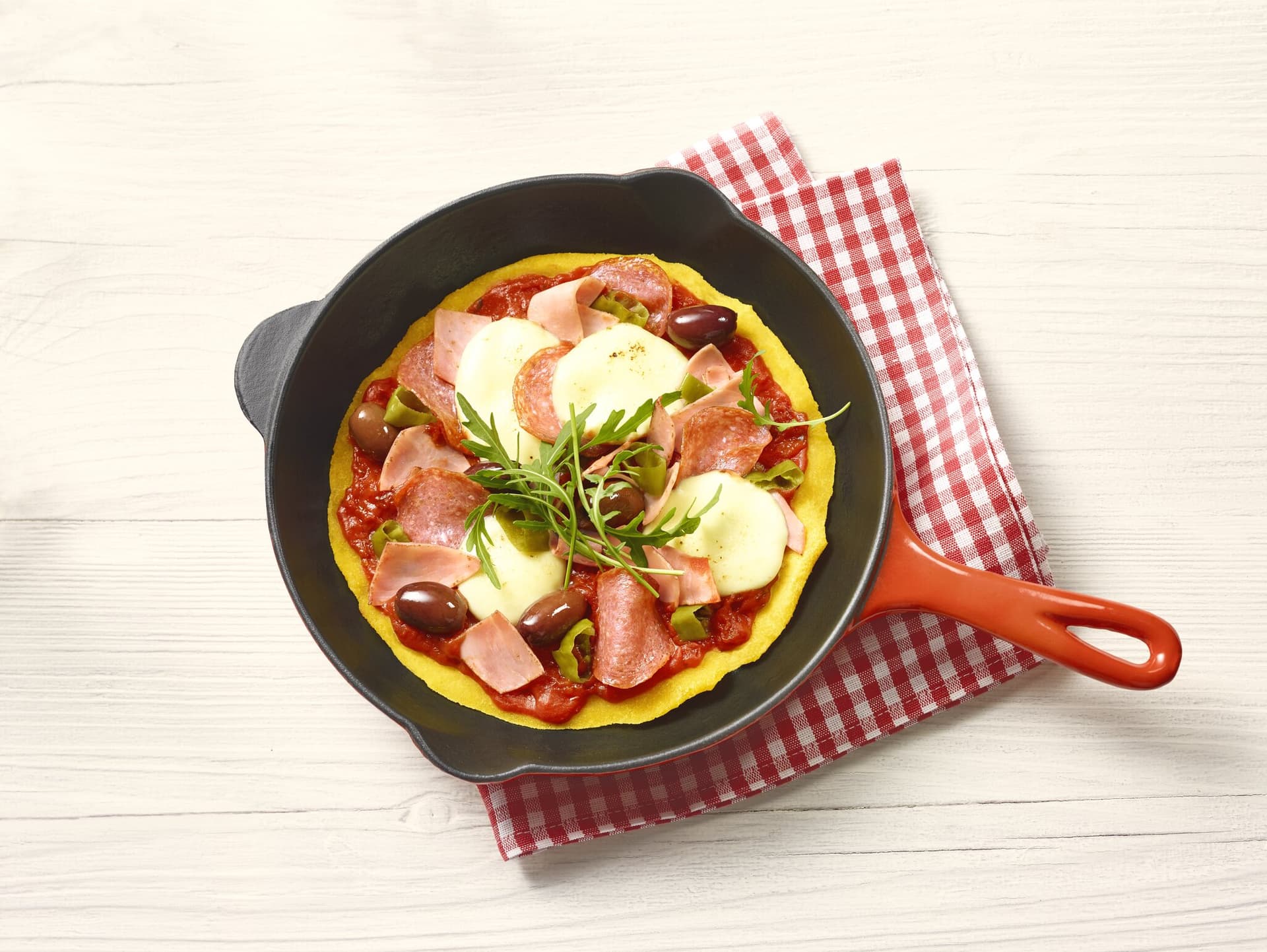 One-Pan-Pizza (Pfannenpizza mit Maismehl)