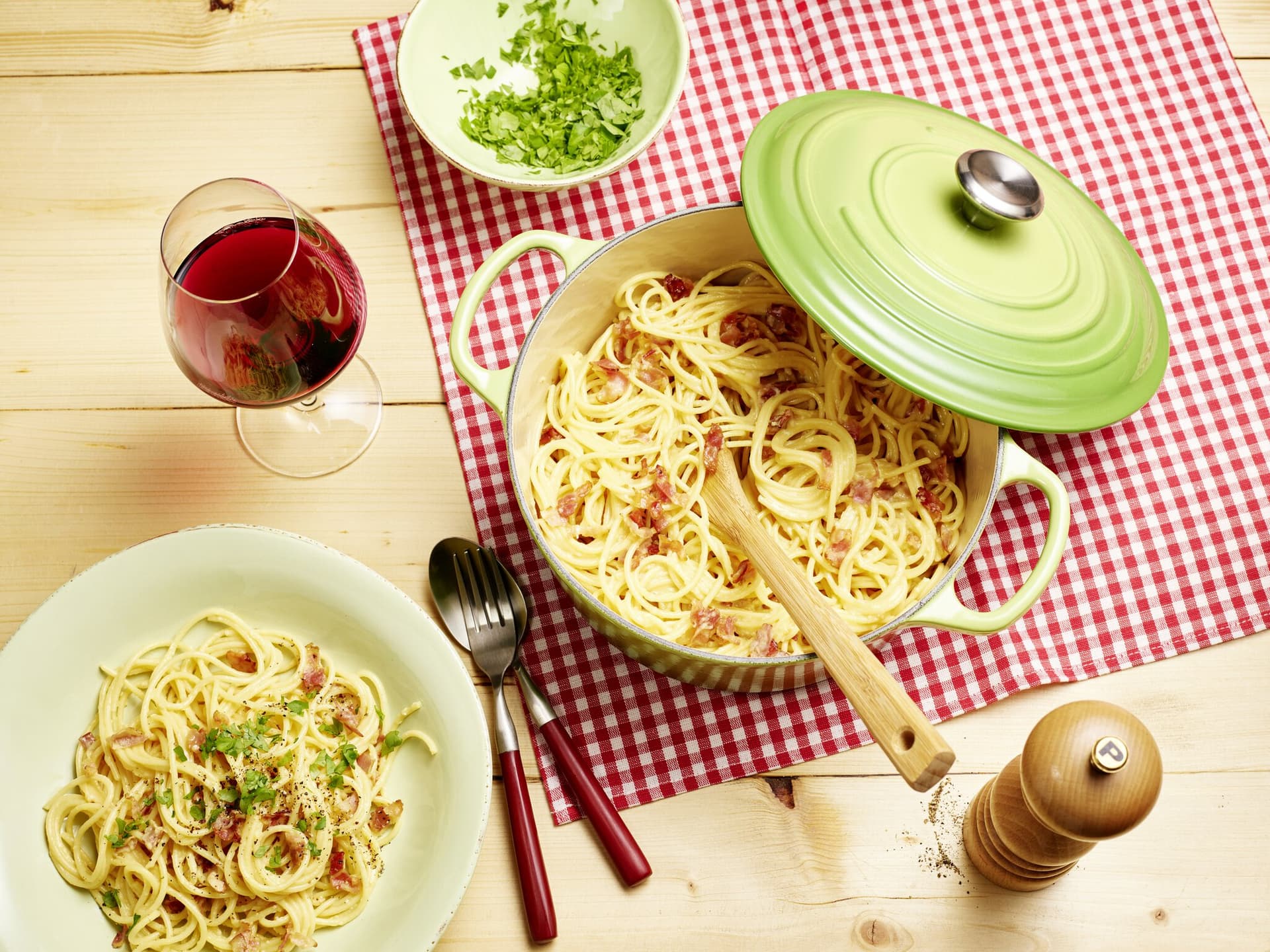 Spaghetti Carbonara mit Räuchertofu und Cashewmus