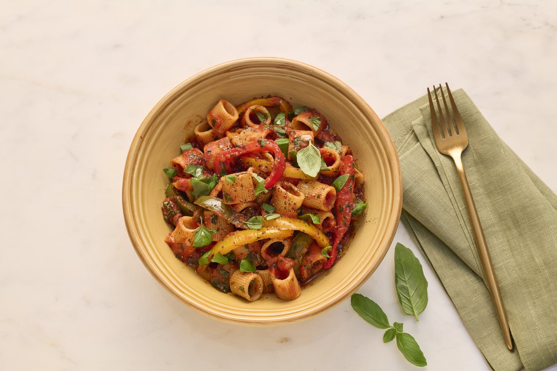 Rigatoni peperonata