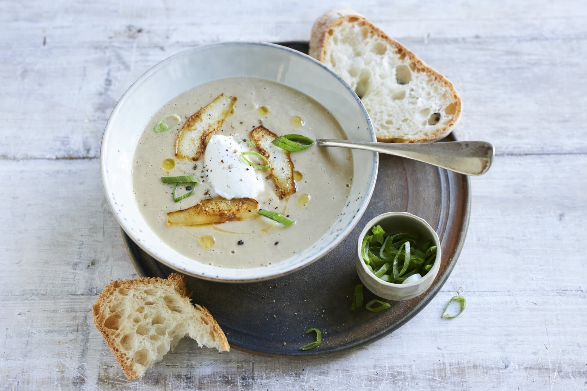 Maronen-Cremesuppe mit Ziegenkäse und Birne