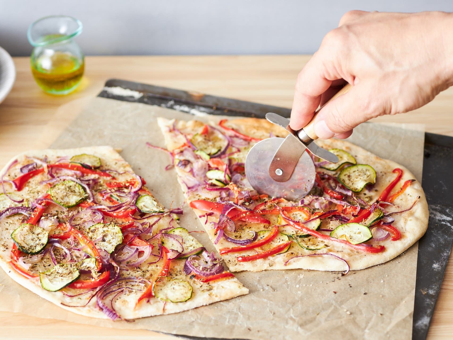 Dinkelflammkuchen mit Sommergemüse